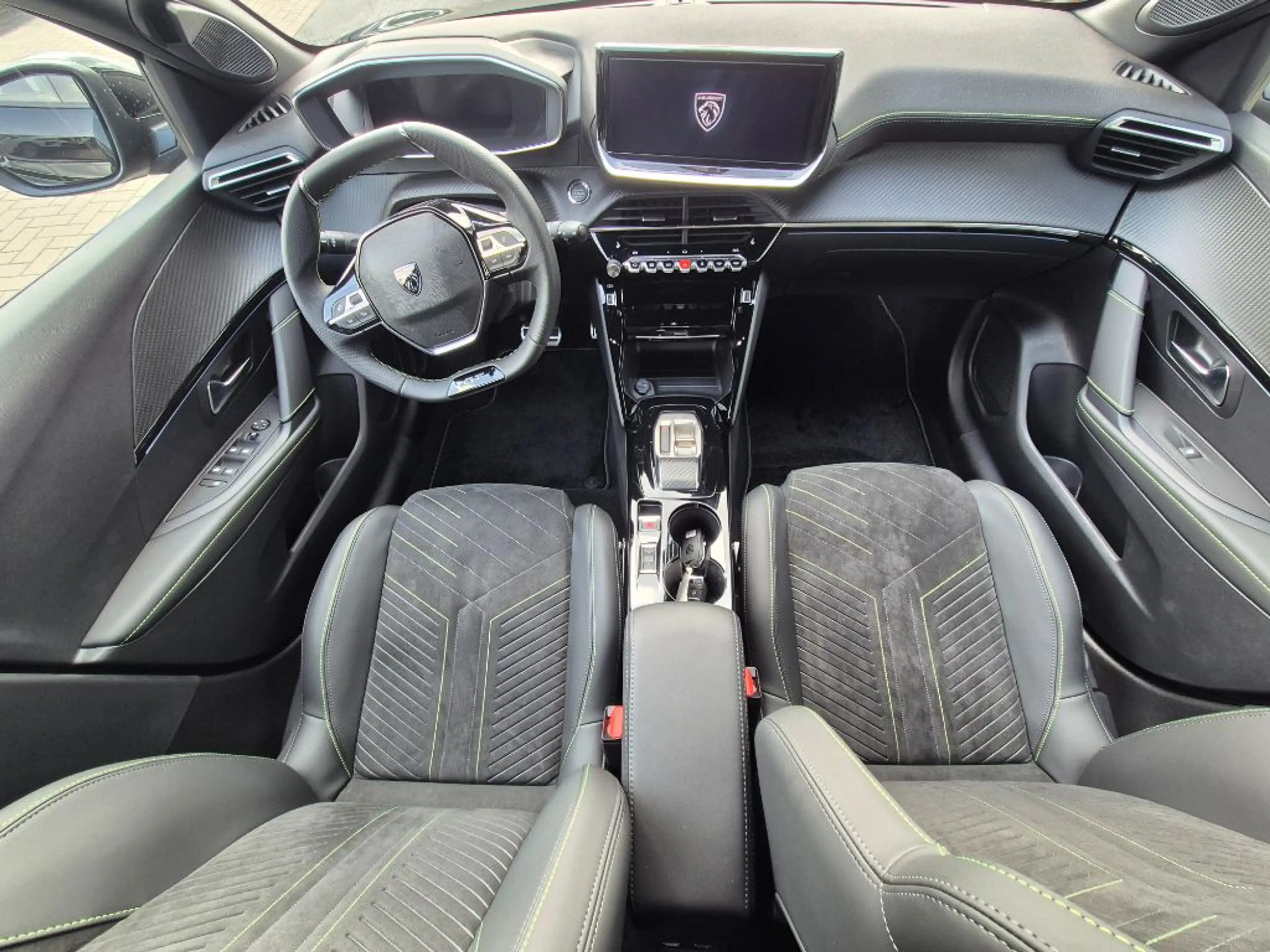 Peugeot 208 Hybrid 110 e-DSC6 GT KAMERA+KEYLLES+NAVI — photo 11