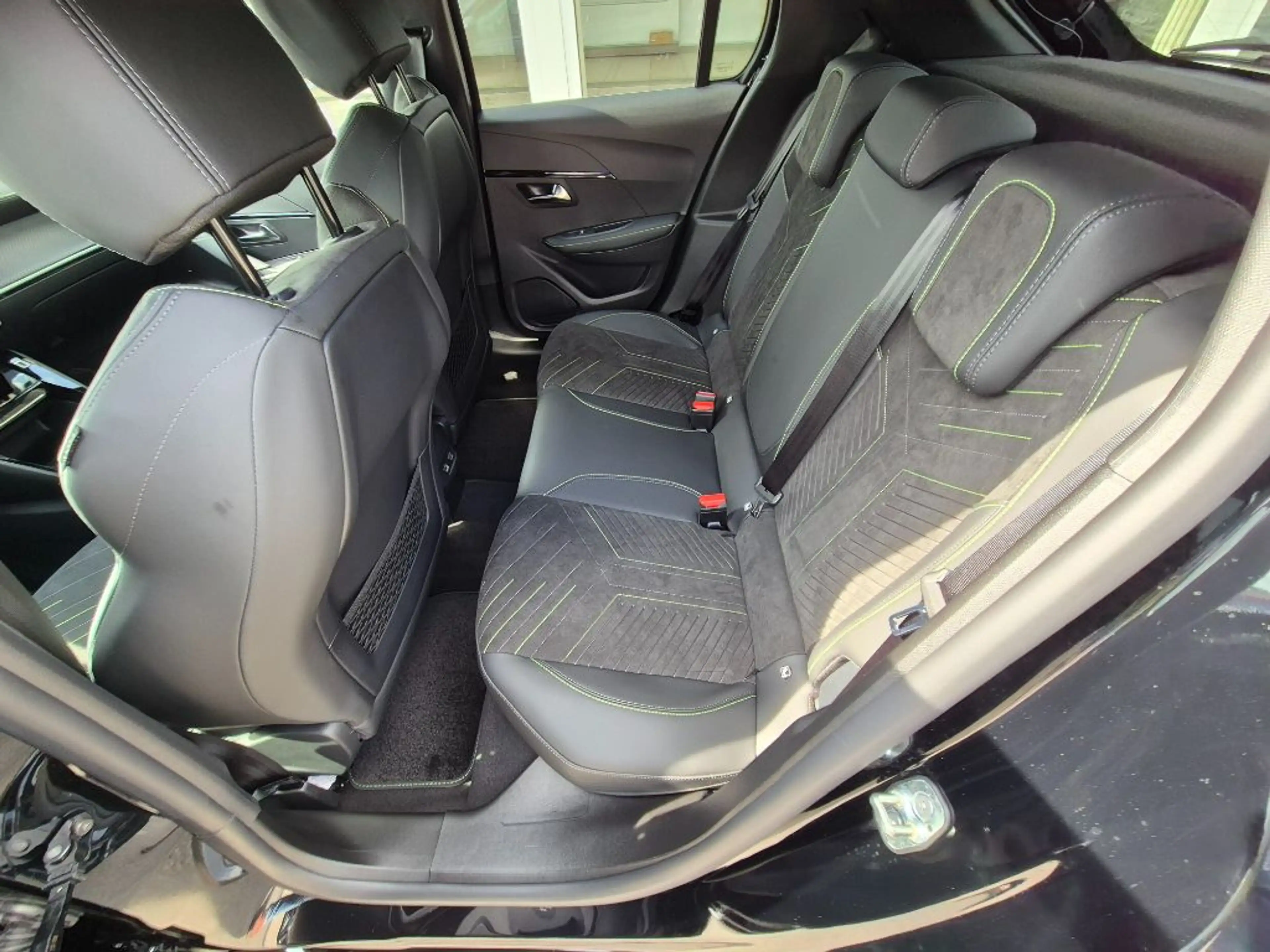 Peugeot 208 Hybrid 110 e-DSC6 GT KAMERA+KEYLLES+NAVI — photo 9