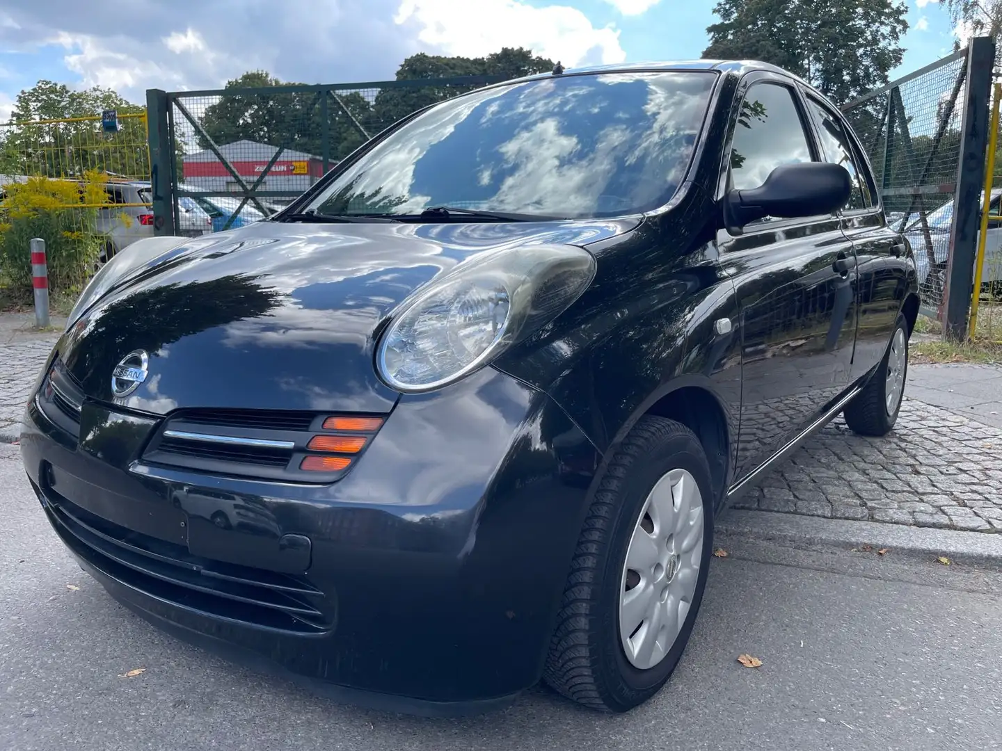 Nissan Micra Visia Schwarz - 1