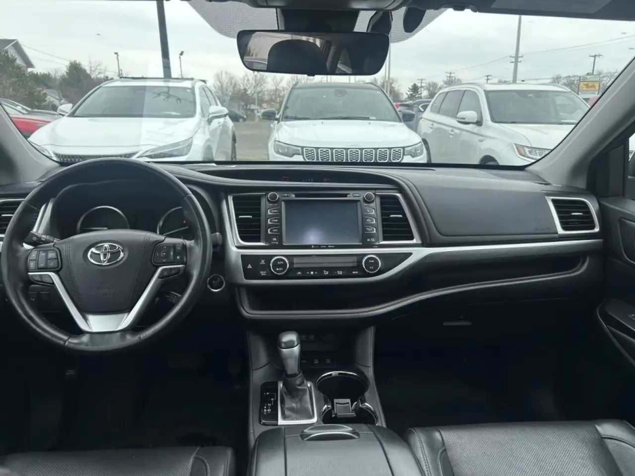 Toyota Highlander снимка Toyota Highlander