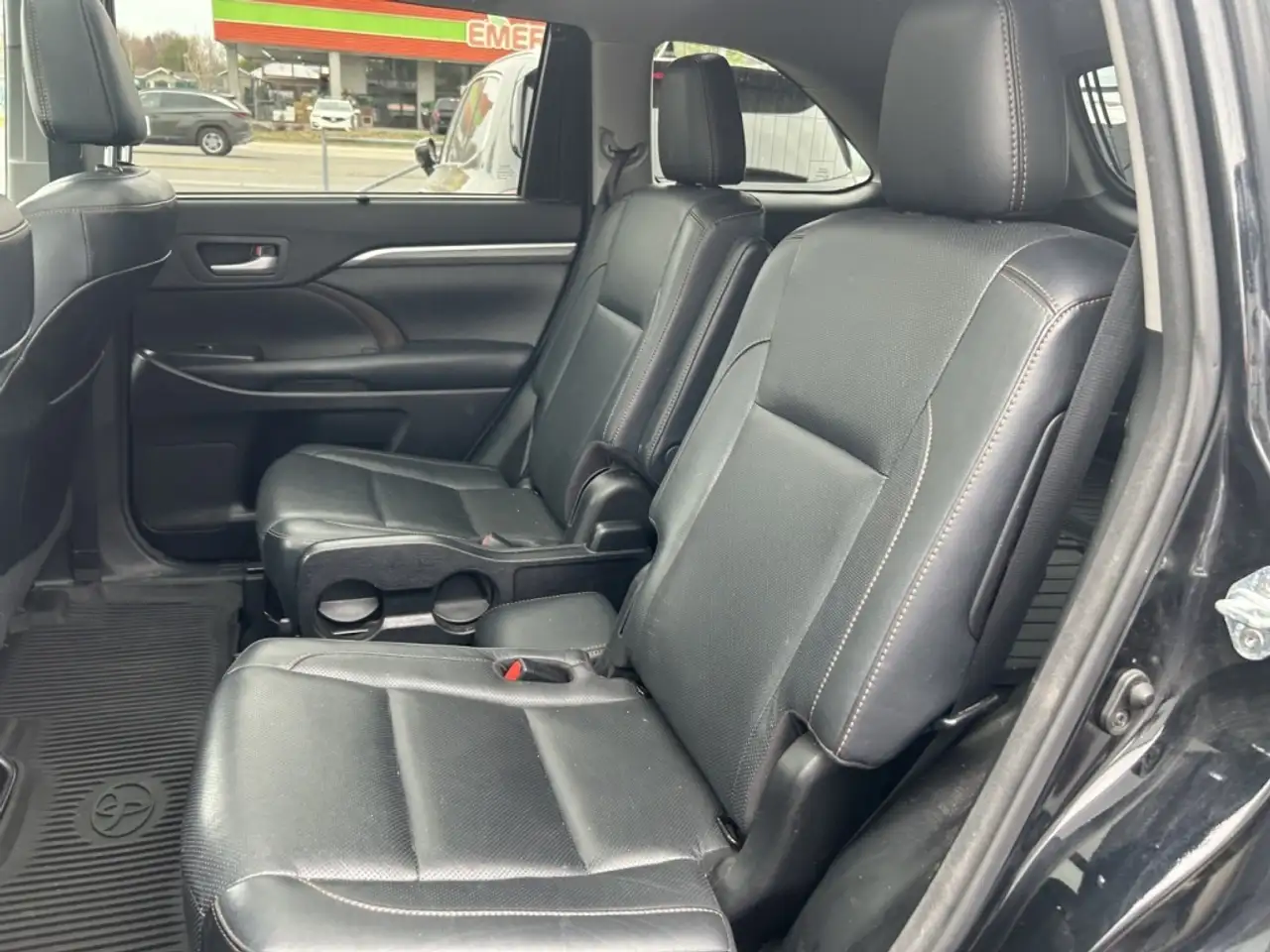 Toyota Highlander снимка Toyota Highlander