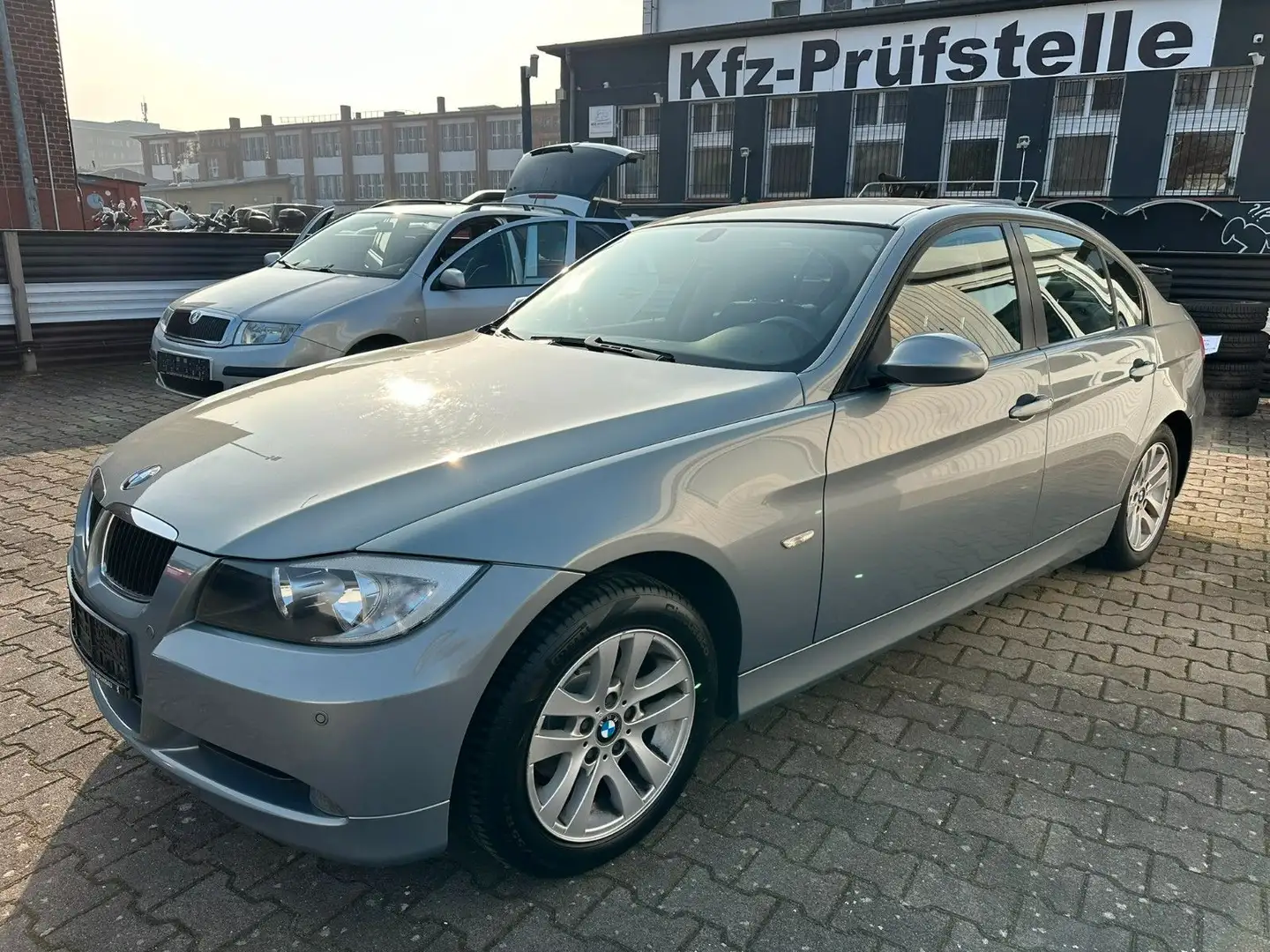 BMW 318 i Argent - 1