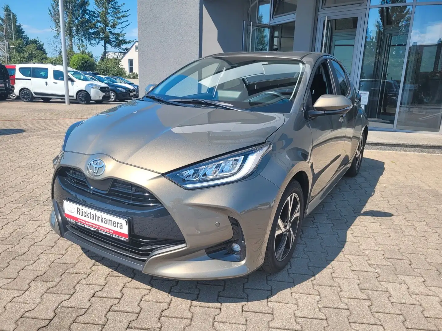 Toyota Yaris 1.5l VVT-i Style*PDC,SHZ,Kamera,Tempomat Braun - 1