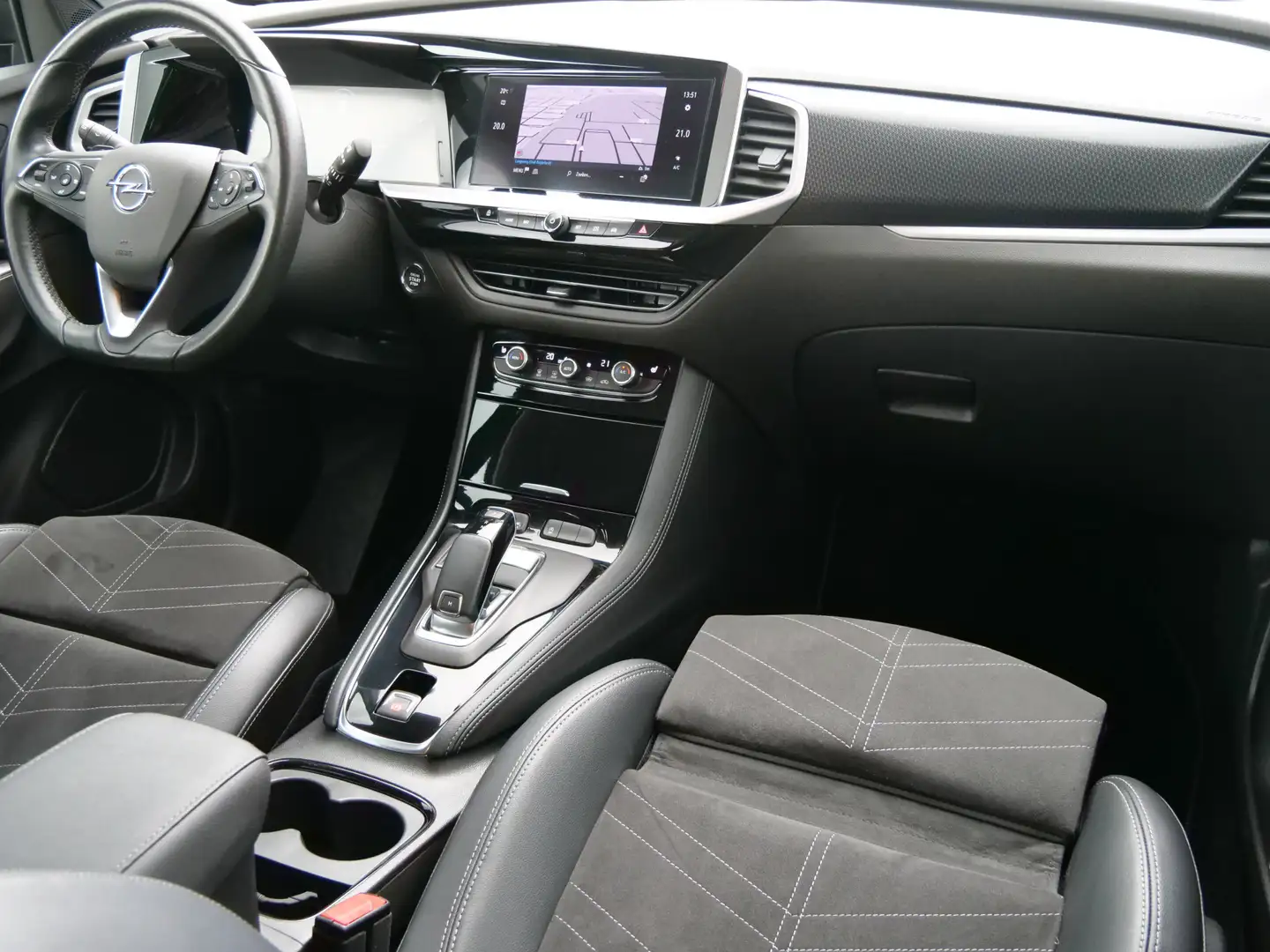 Opel Grandland 1.2 Turbo 130pk Ultimate Automaat LED / Navigatie Rood - 2