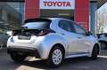 Toyota Yaris 1.5 Hybrid 115 Comfort, NIEUW, leverbaar (10- 2025 Zilver - thumbnail 2