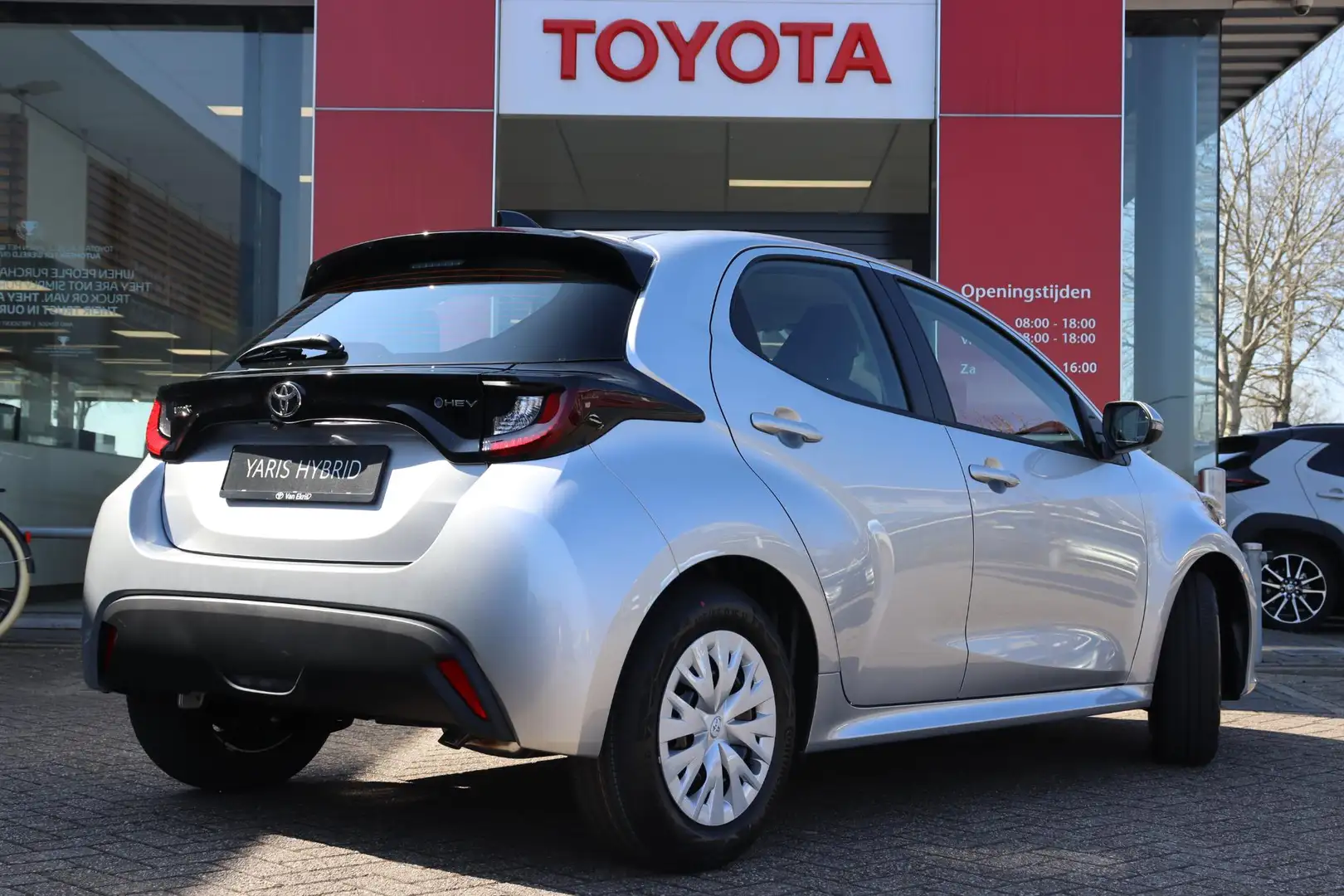Toyota Yaris 1.5 Hybrid 115 Comfort, NIEUW, leverbaar (10- 2025 Zilver - 2