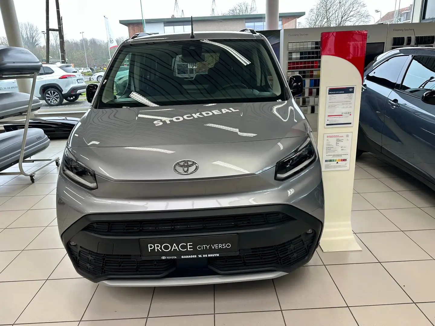 Toyota Proace City Family LWB/1.2 benzine manueel 7 zitplaatsen Argent - 2