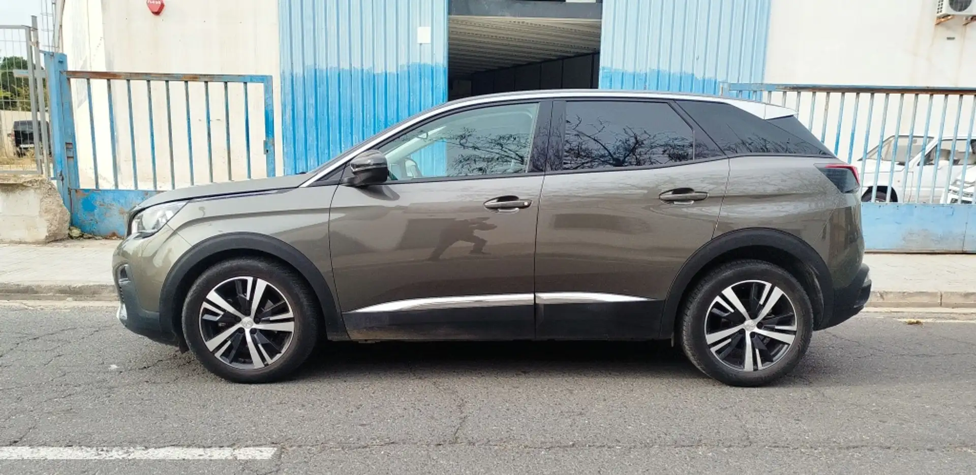 Peugeot 3008 Todoterreno Automático de 5 Puertas Gris - 2