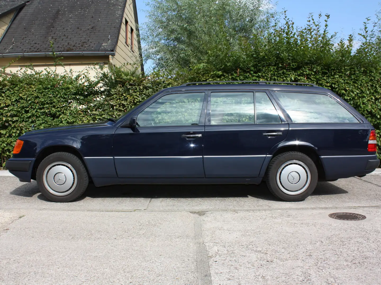 Mercedes-Benz E 300 STANDORTWECHSEL! W124 300TE 6-Zyl. Bes. Farbkombi Albastru - 1