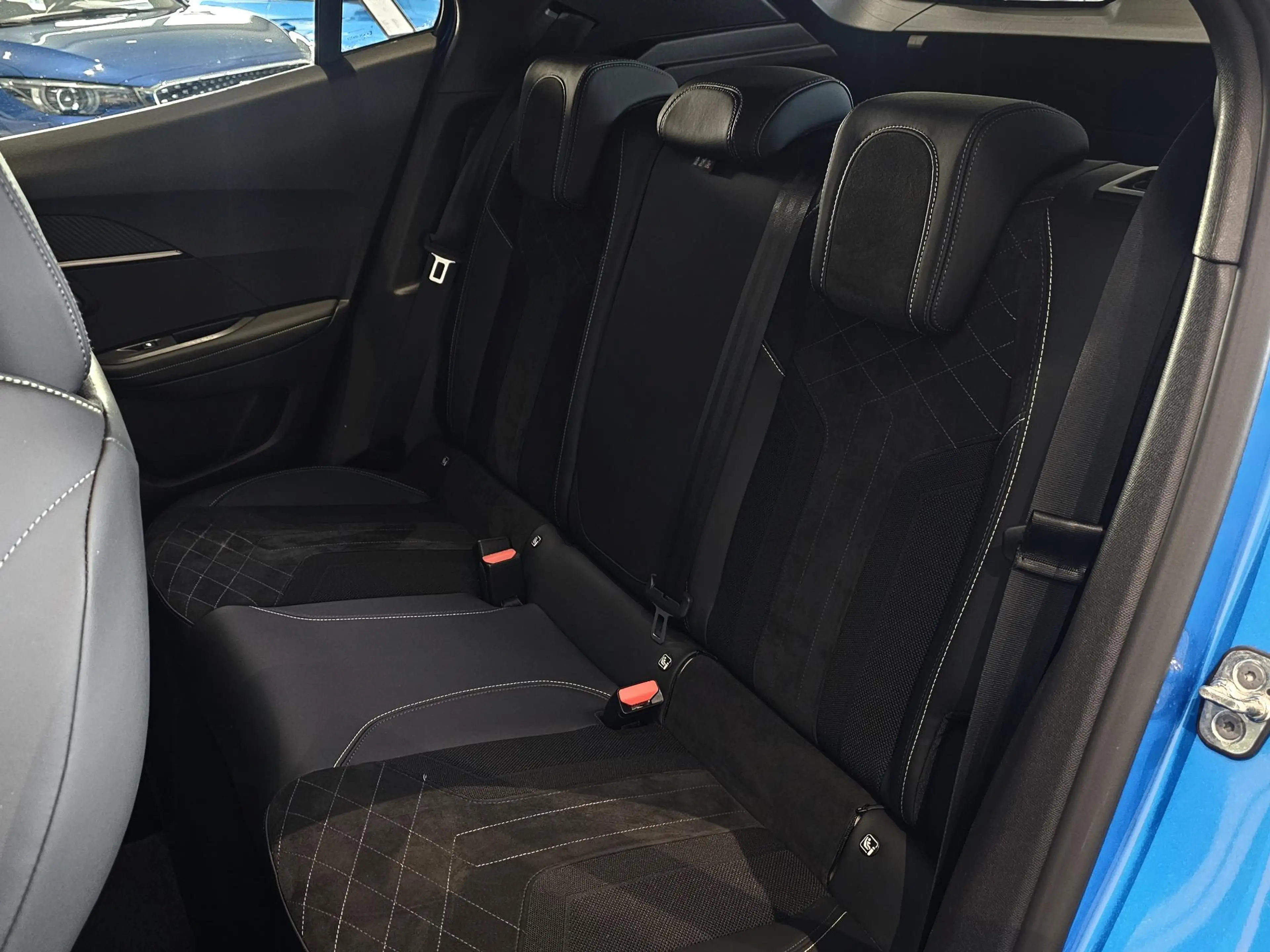 Peugeot e-2008 EV GT 50 kWh Climate Control | Voorstoelen Verwarm — photo 9