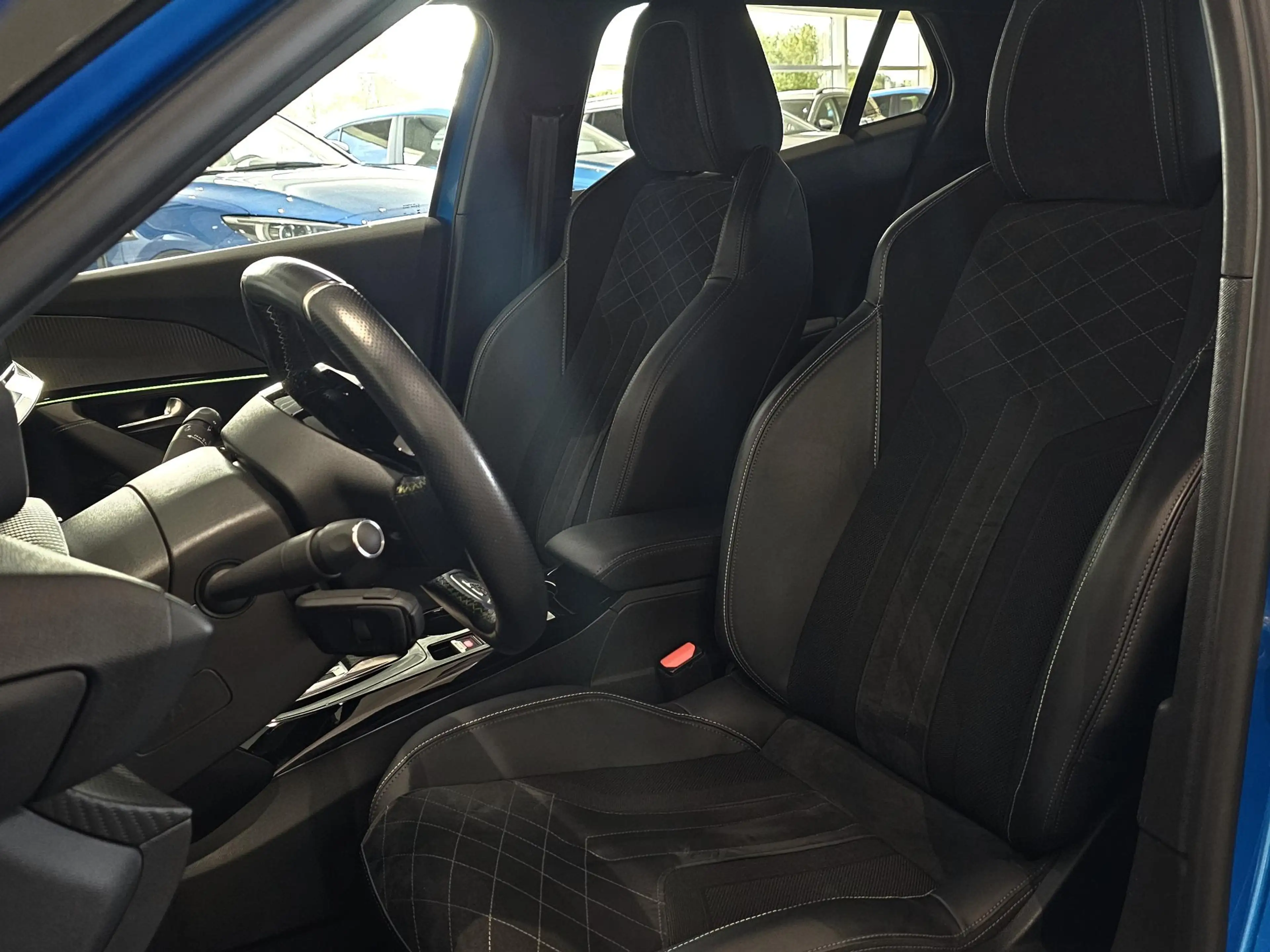 Peugeot e-2008 EV GT 50 kWh Climate Control | Voorstoelen Verwarm — photo 11
