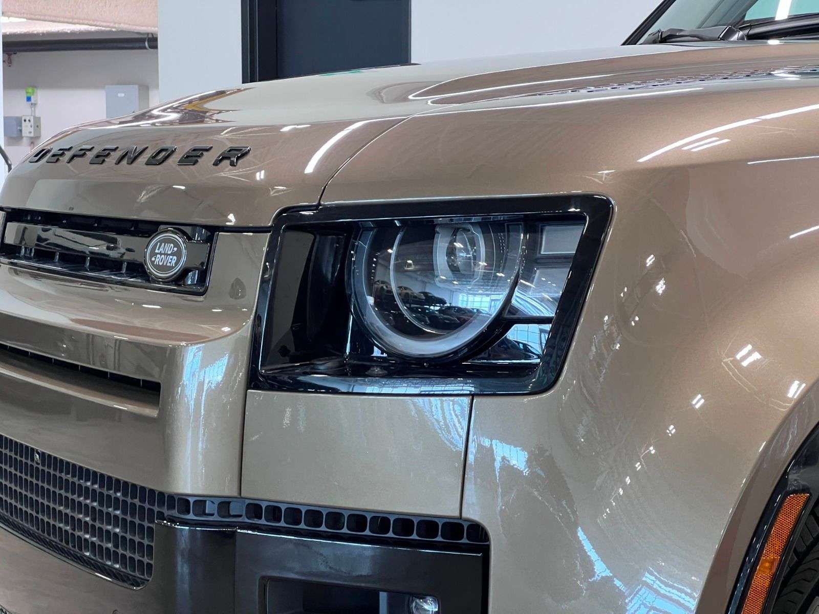 2026 Land Rover Defender 110 P400 X-DYNAMIC SE thumb 13