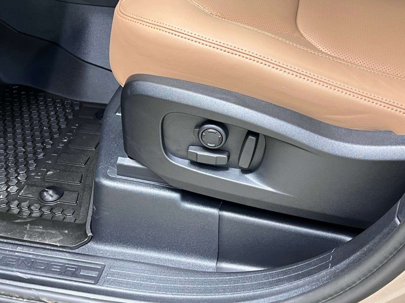 2026 Land Rover Defender 110 P400 X-DYNAMIC SE thumb 30