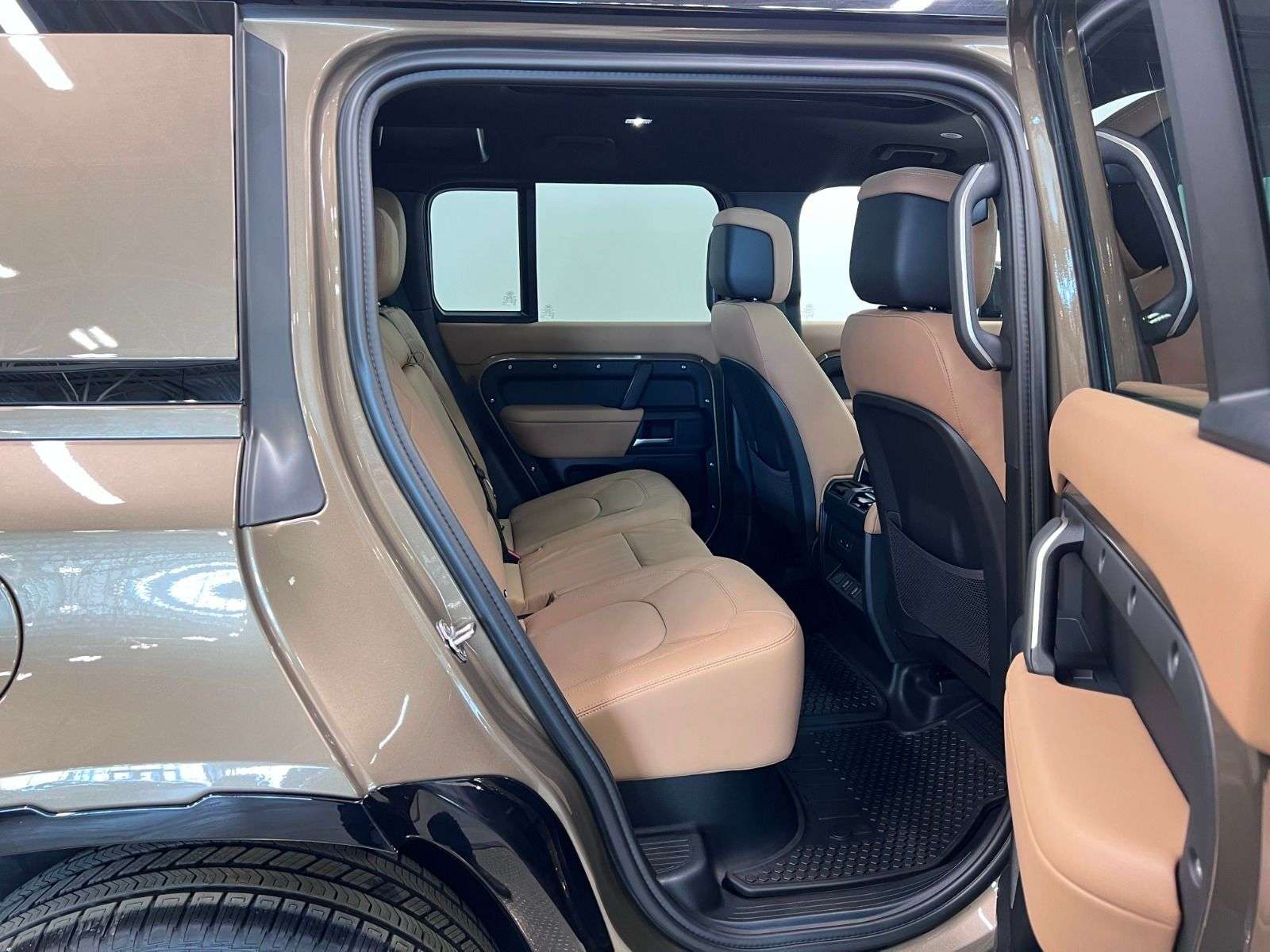 2026 Land Rover Defender 110 P400 X-DYNAMIC SE thumb 23