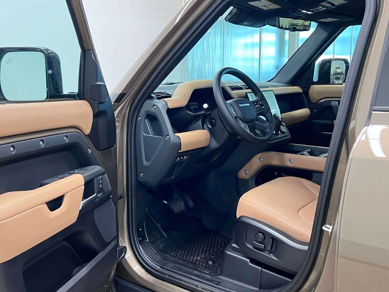 2026 Land Rover Defender 110 P400 X-DYNAMIC SE alt 4