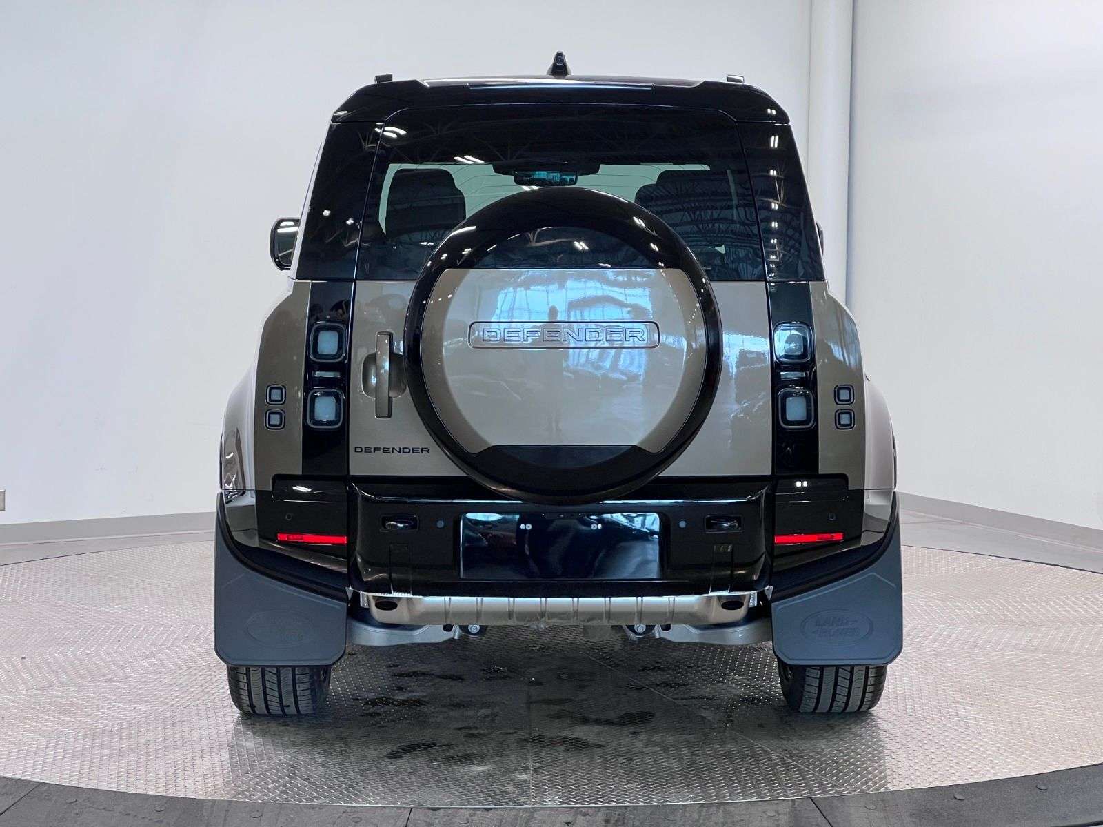 2026 Land Rover Defender 110 P400 X-DYNAMIC SE thumb 6