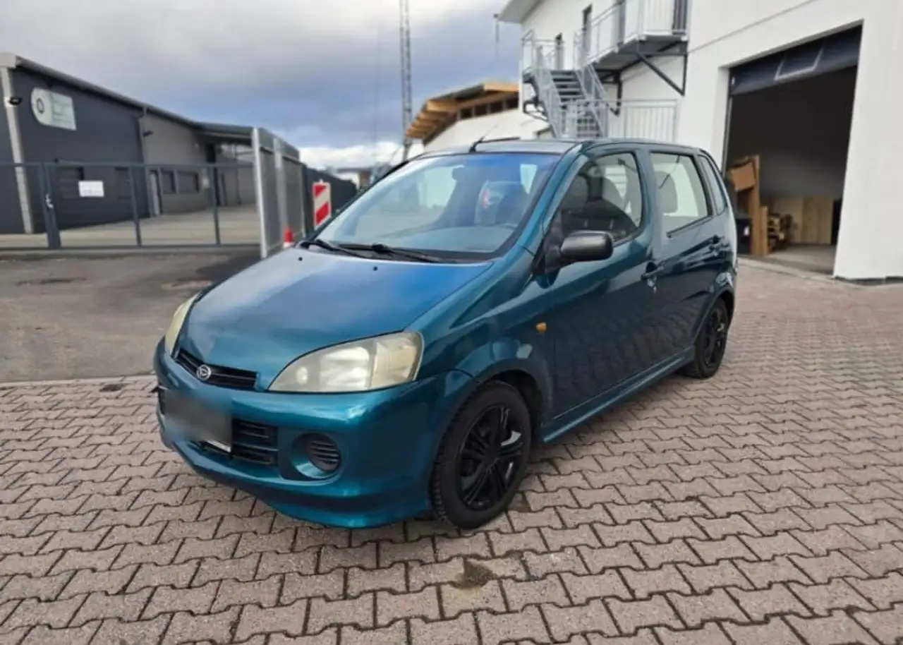 Daihatsu YRV