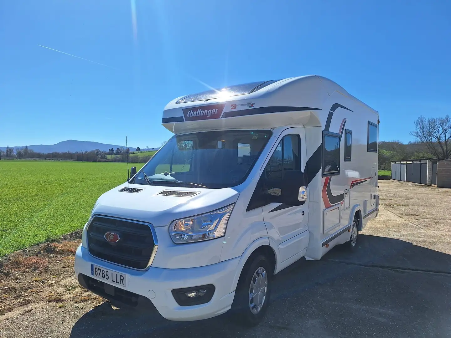 Ford Challerger Blanco - 1