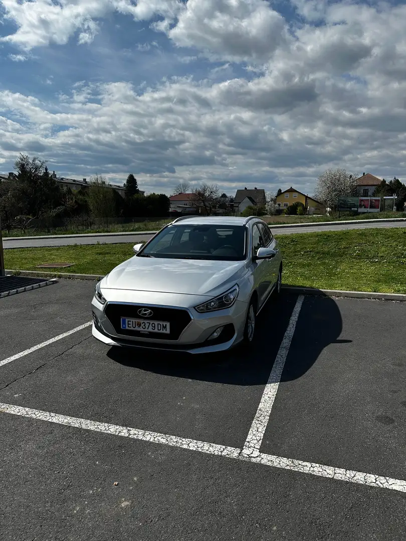 Hyundai i30 1.4 MPI Kombi / Family Van Silber - 1
