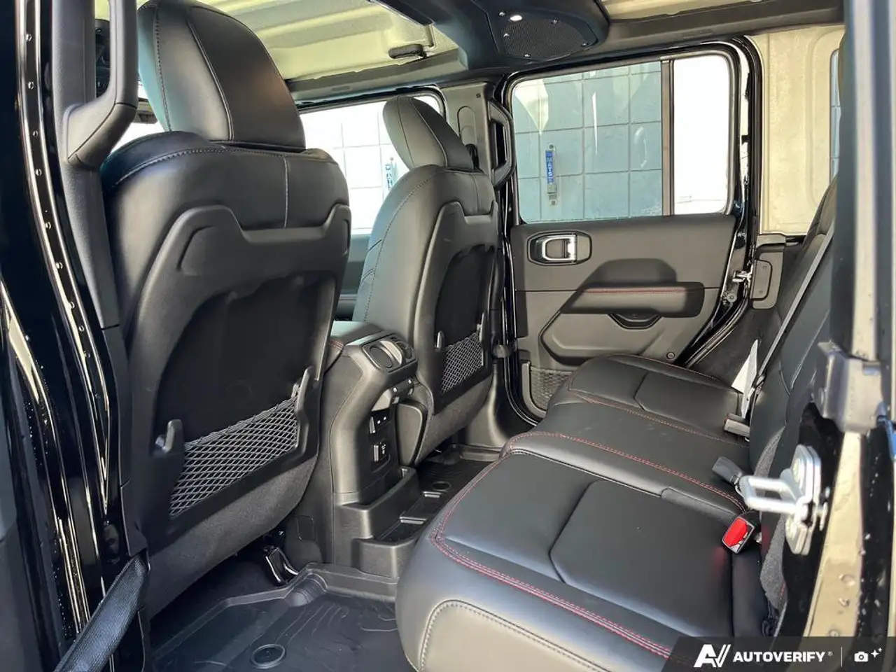 Jeep Wrangler photo Jeep Wrangler