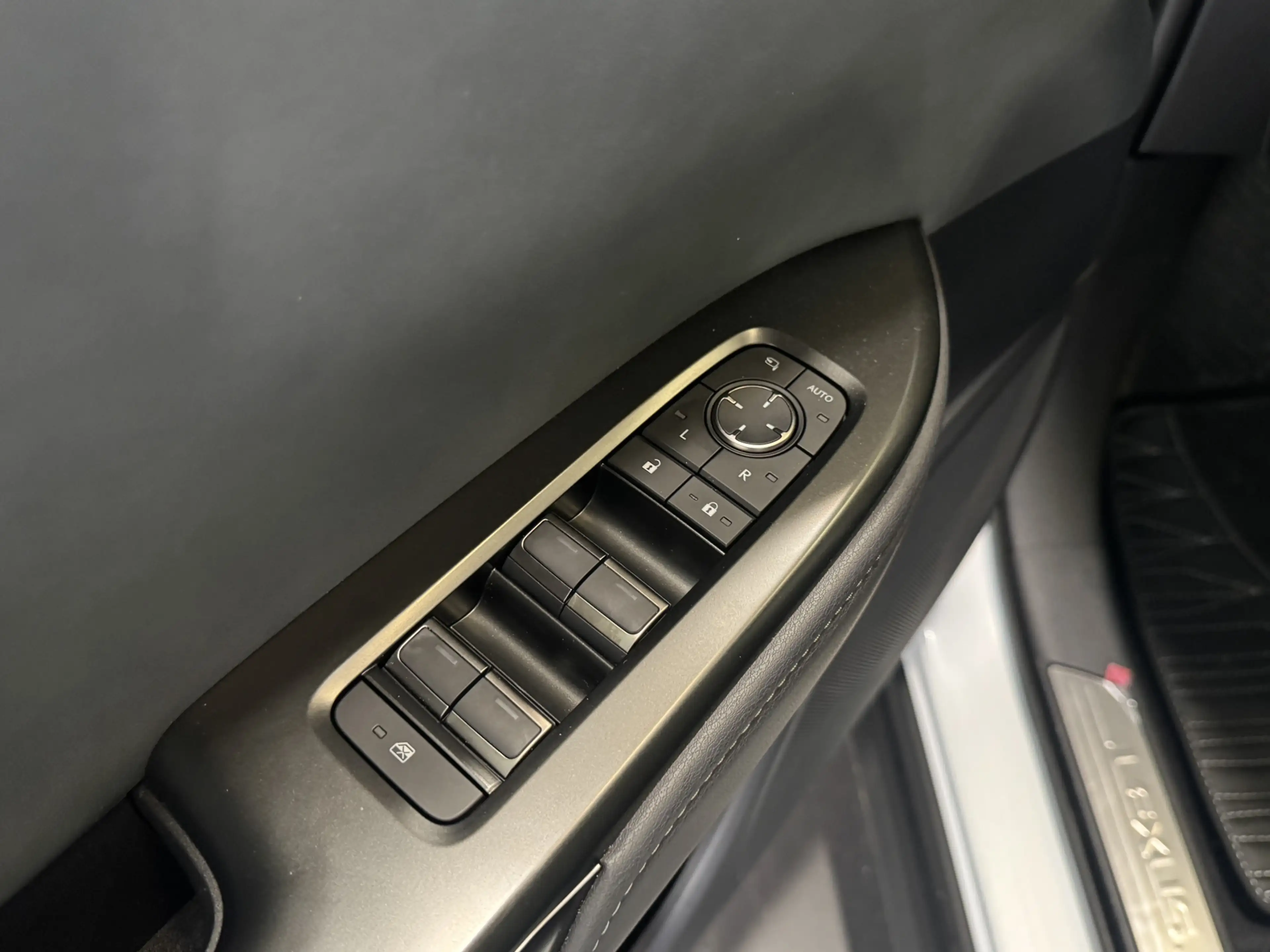 Lexus RZ 350e Luxury Line 77 kWh Premium Pack | Panoramadak — photo 8