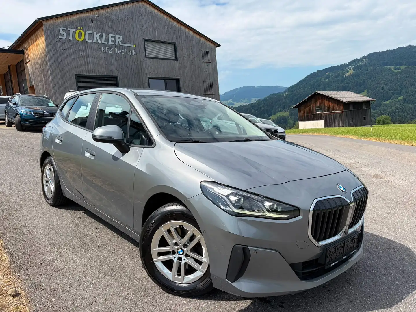 BMW 218 218 d*Automatik*8fach Bereift Grau - 1