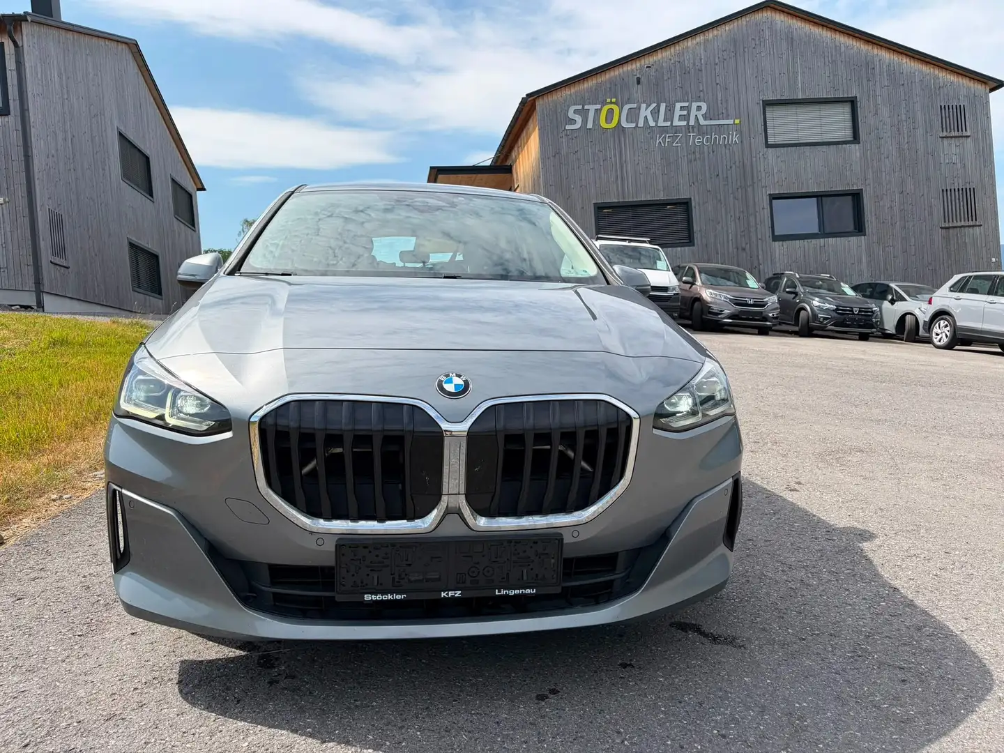 BMW 218 218 d*Automatik*8fach Bereift Grau - 2