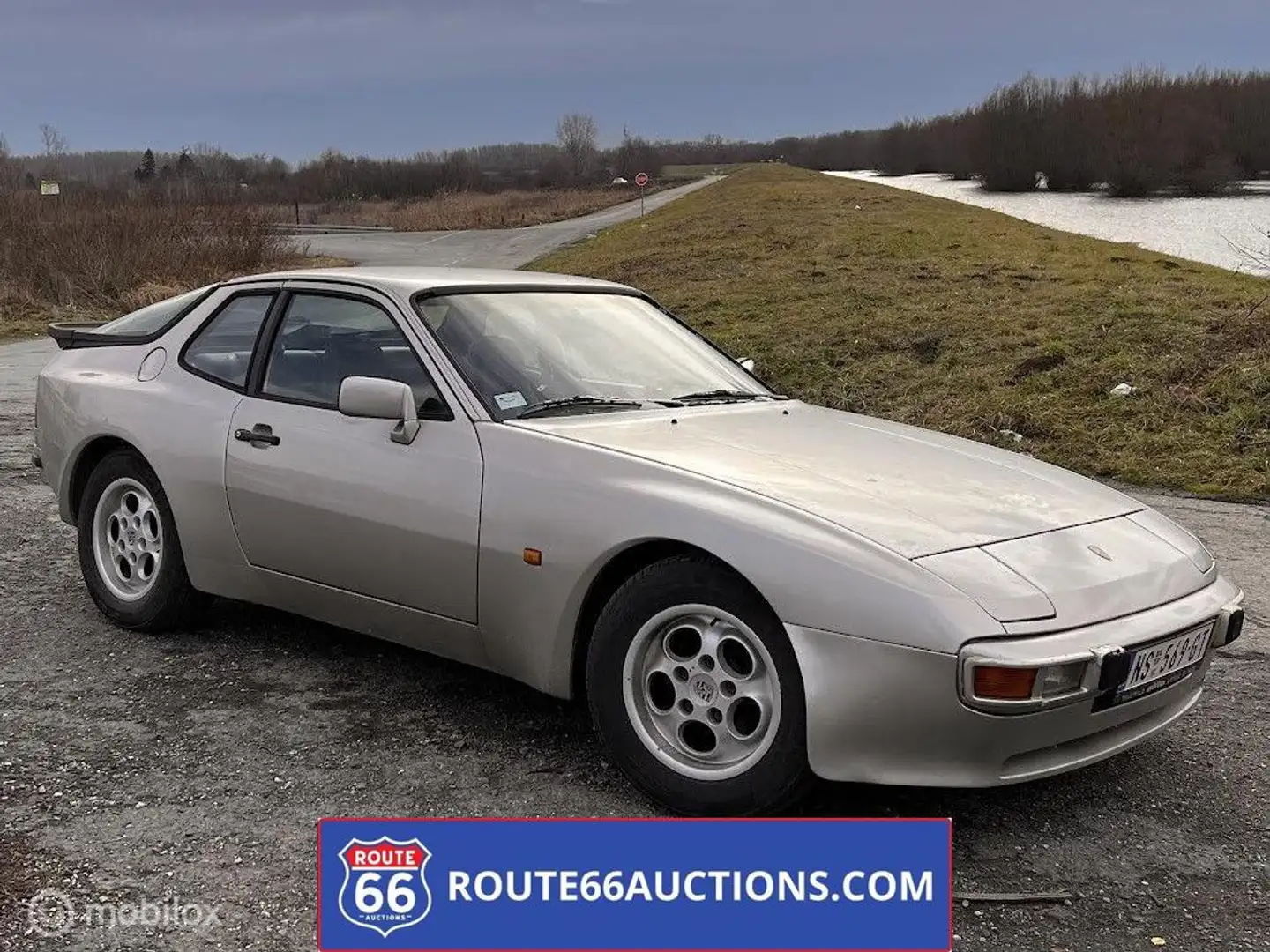Porsche 944 | 1983 | Route 66 Auctions Schwarz - 2