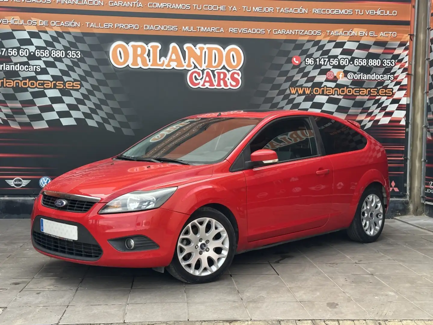 Ford Focus Berlina Manual de 3 Puertas Rood - 1
