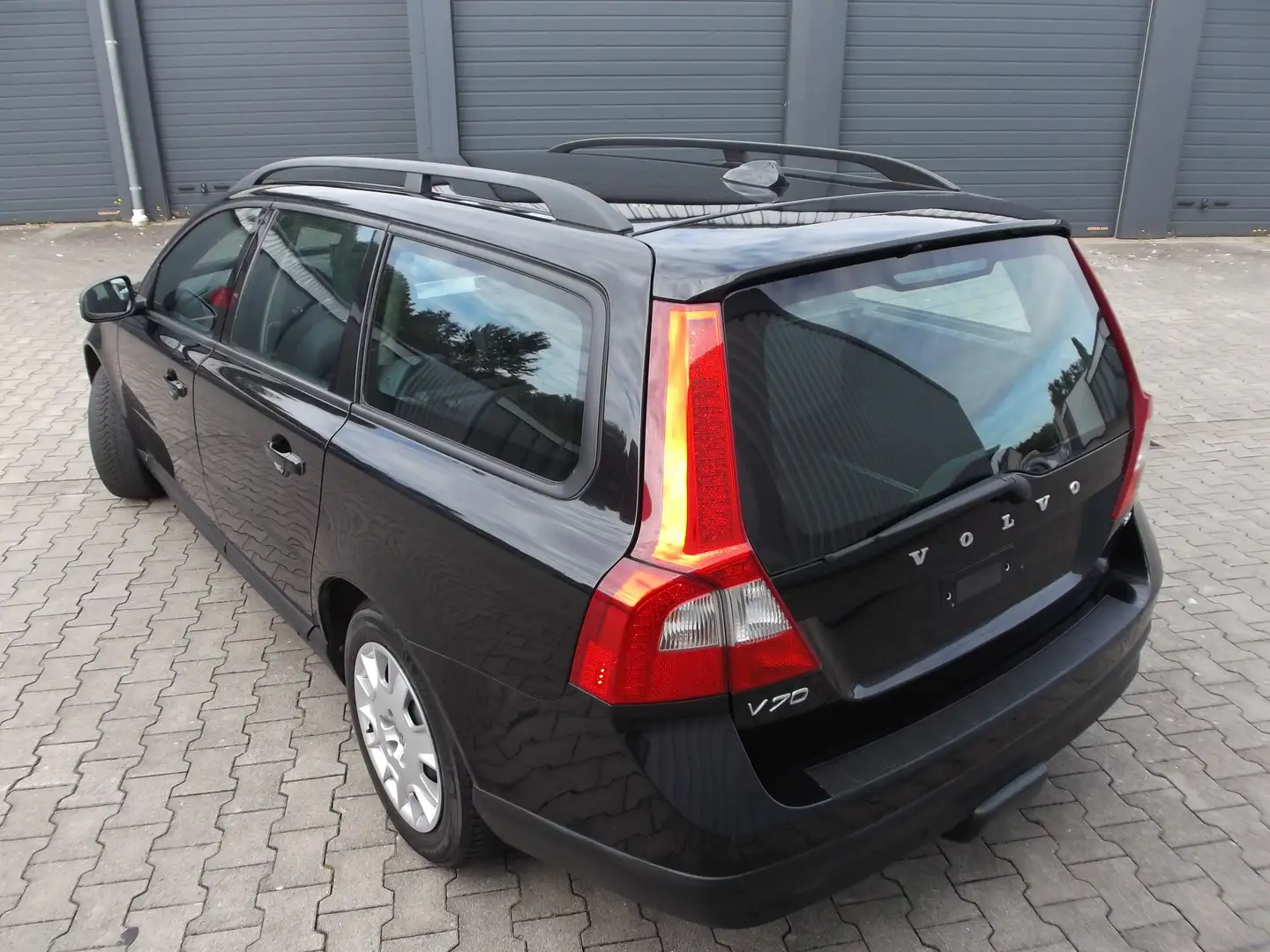 Volvo V70 BUSINESS.TÜV.07/2027.NAVI.T-LEDER.PDC.AHK.RA.CD Černá - 2