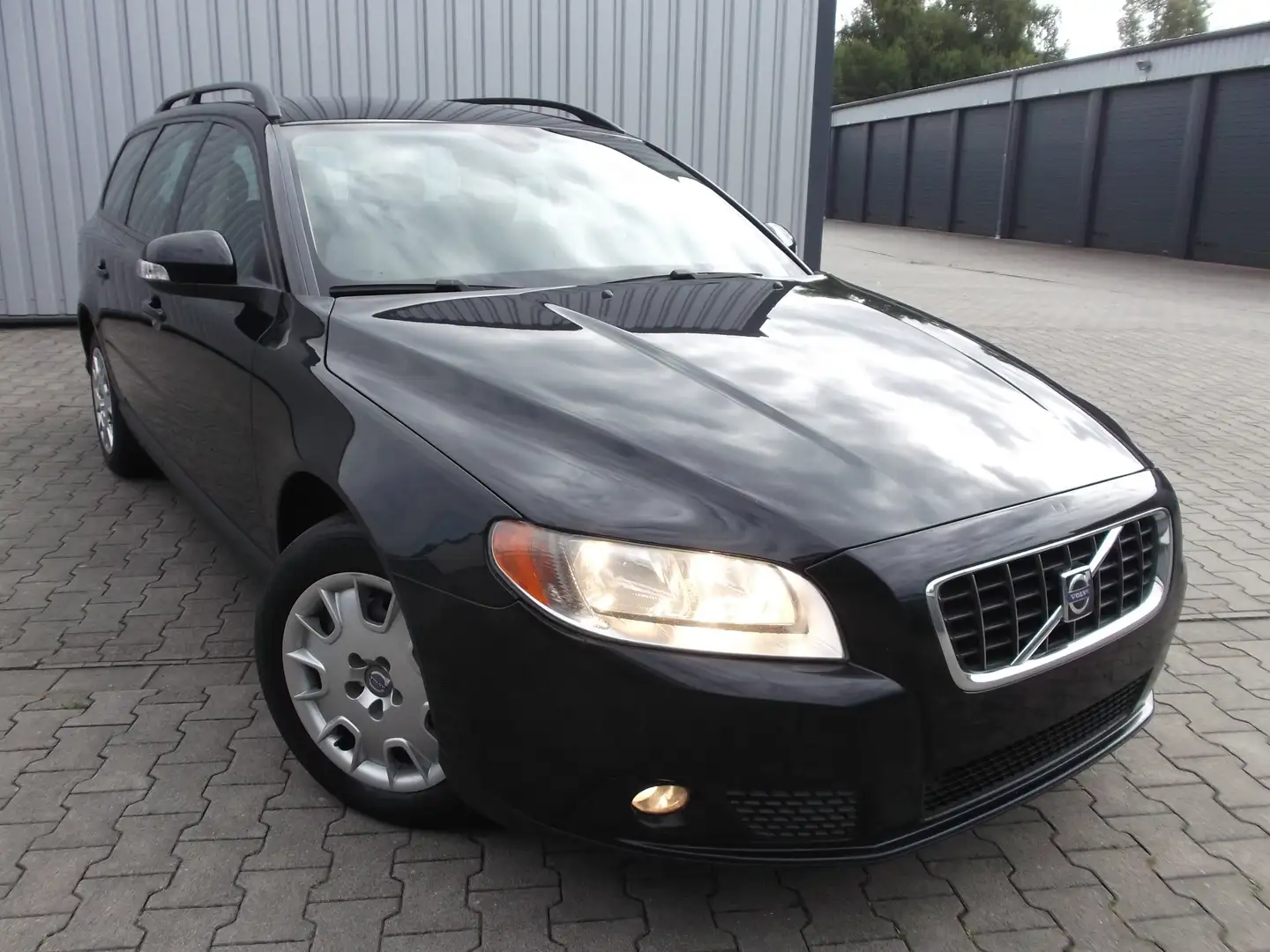 Volvo V70 BUSINESS.TÜV.07/2027.NAVI.T-LEDER.PDC.AHK.RA.CD Černá - 1