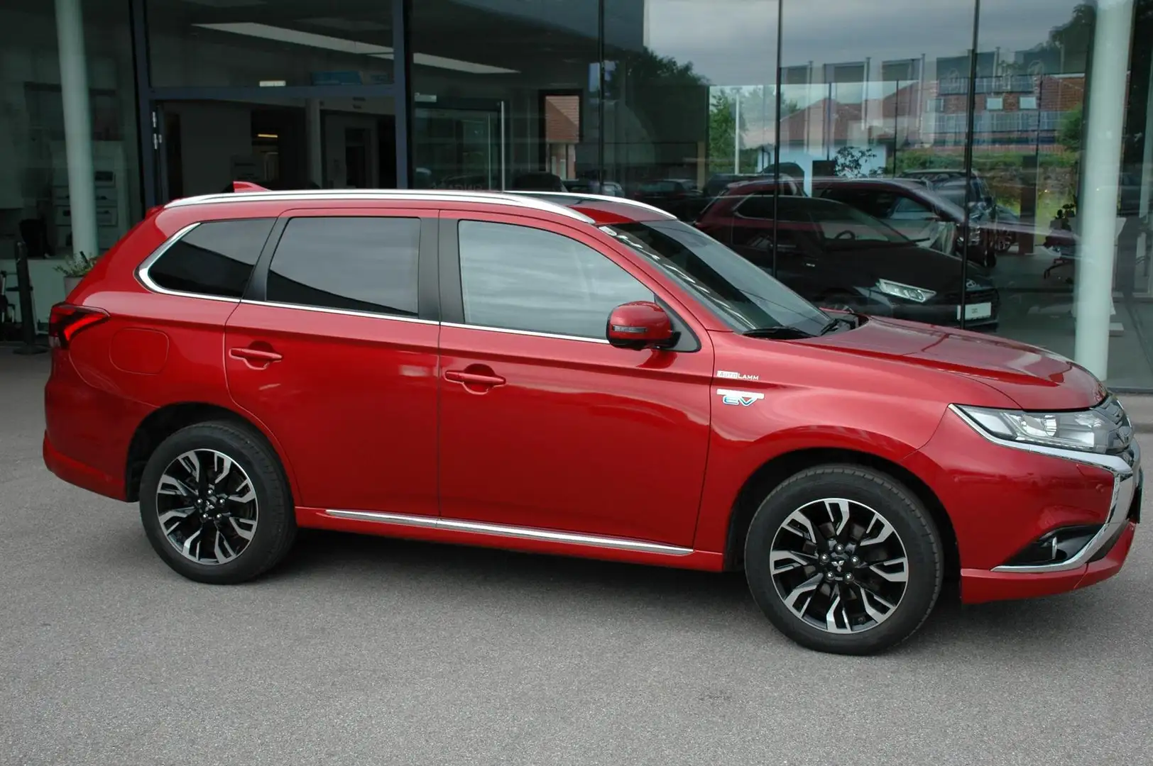 Mitsubishi Outlander 2,0 PHEV Instyle Rot - 2