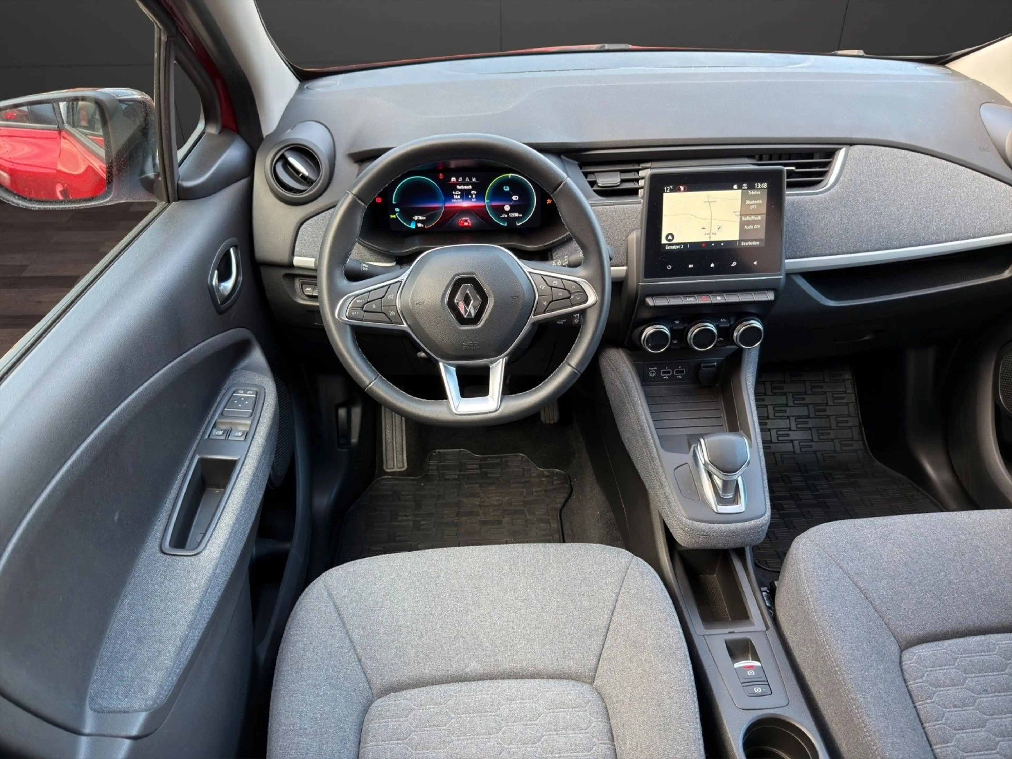 Renault ZOE Evolution — photo 12