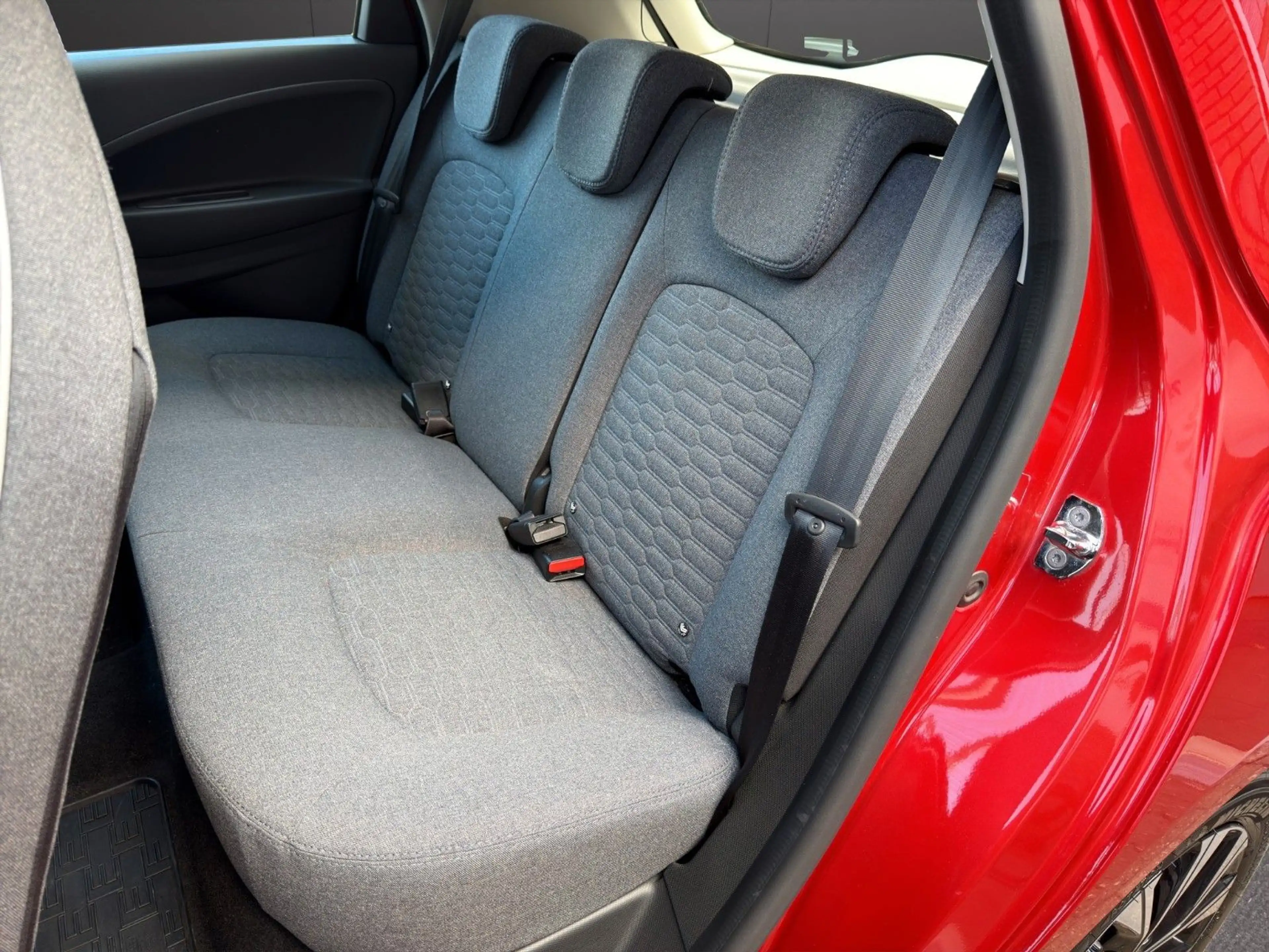 Renault ZOE Evolution — photo 11