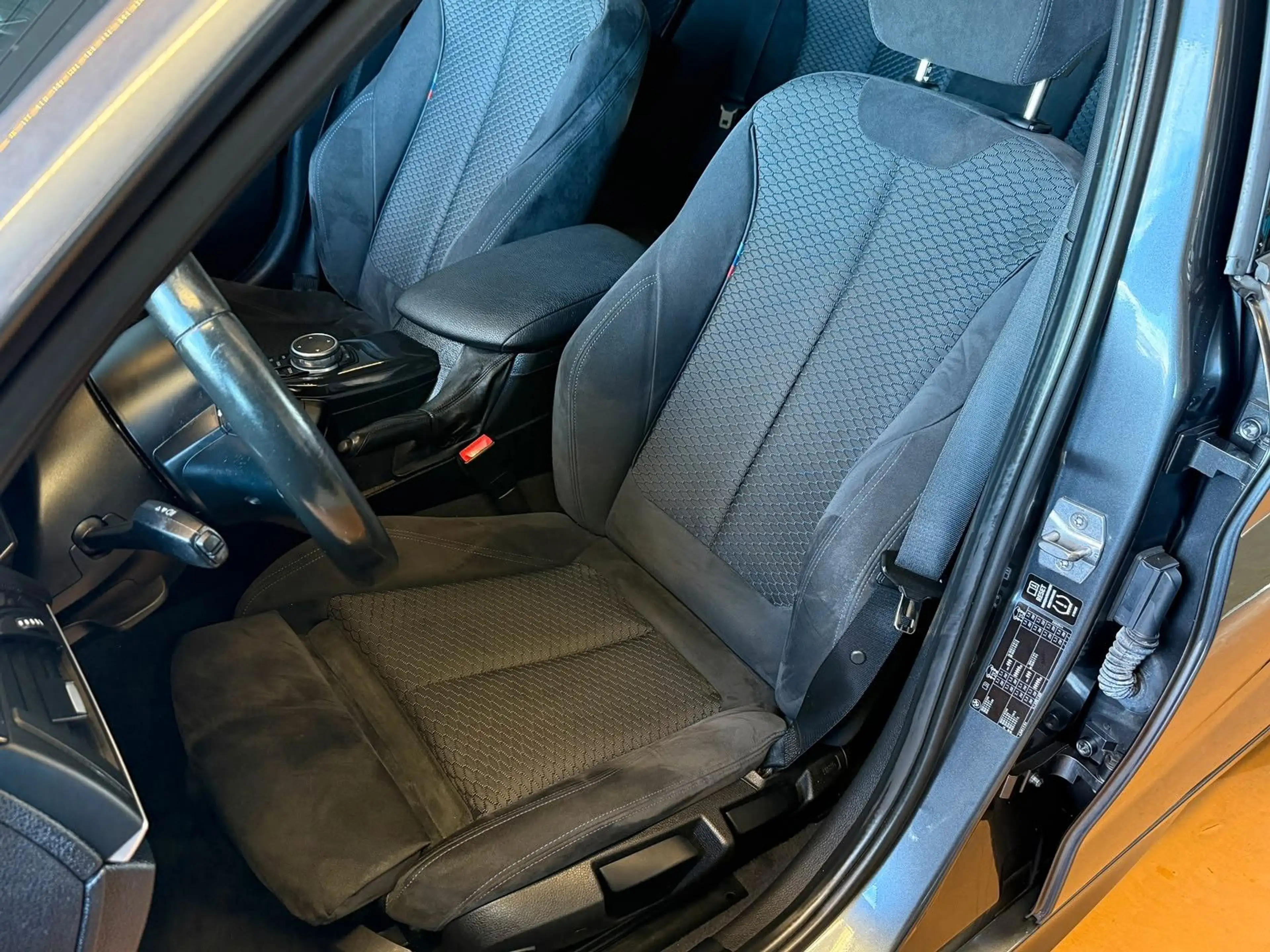 BMW 120 d M-Paket / Navi / Alcantara / Schiebedach — photo 8