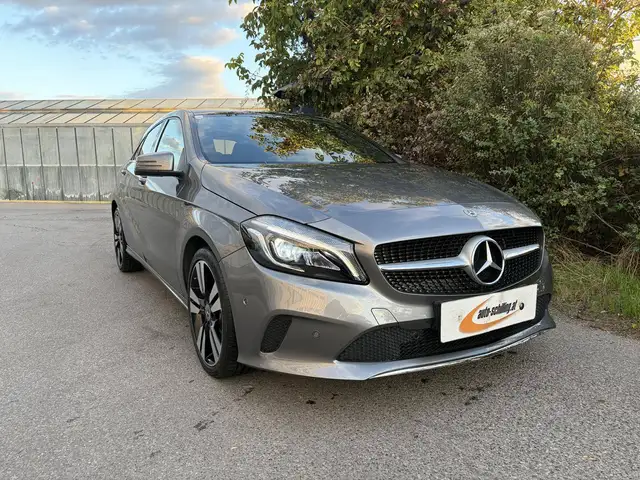 Mercedes-Benz A 180 A 180 Aut. A-Edition plus Pano LED 1.Besitz Sportsitze