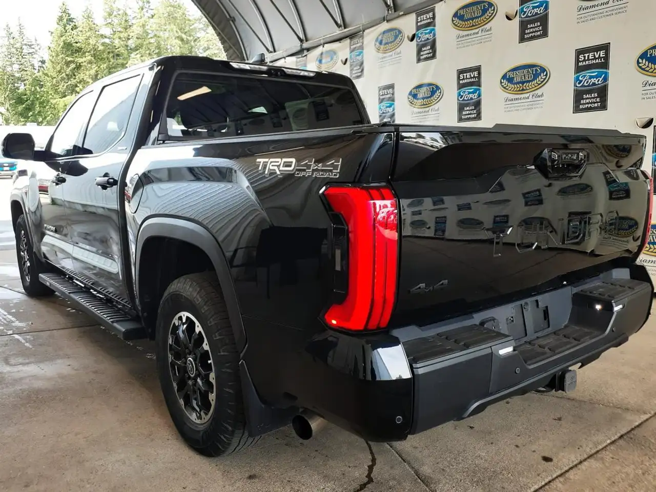 Toyota Tundra снимка Toyota Tundra