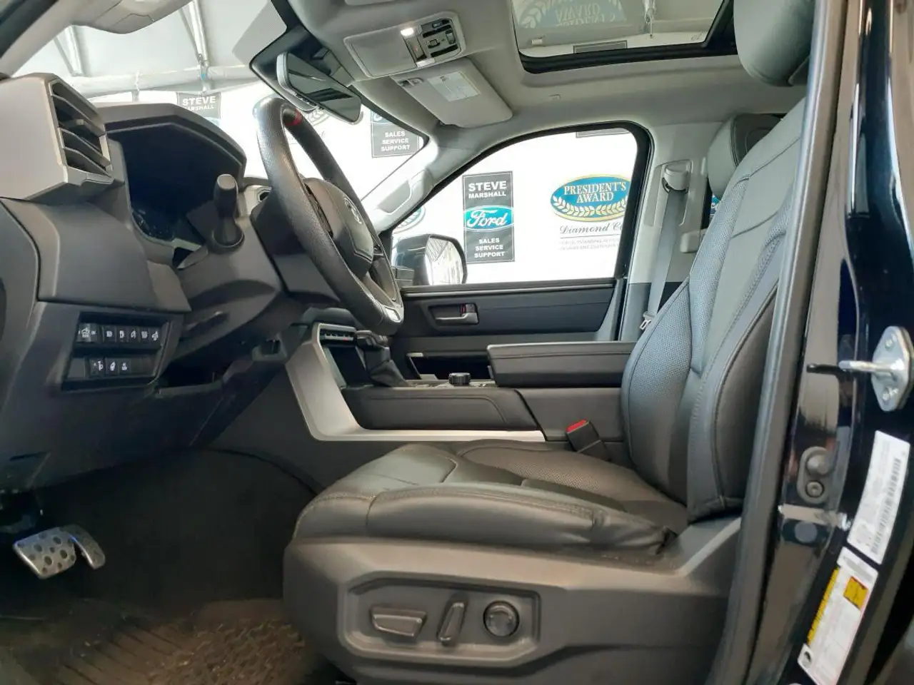 Toyota Tundra снимка Toyota Tundra