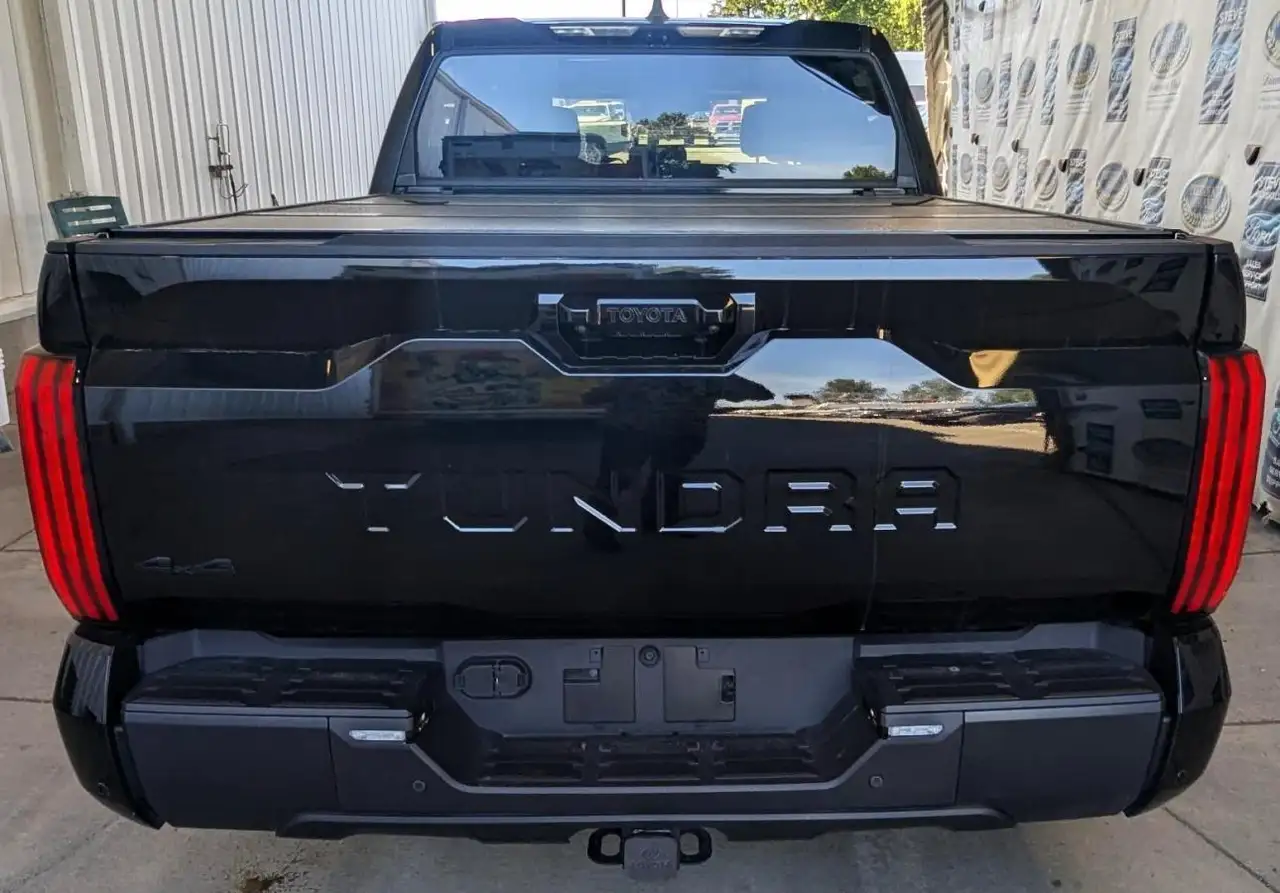 Toyota Tundra снимка Toyota Tundra