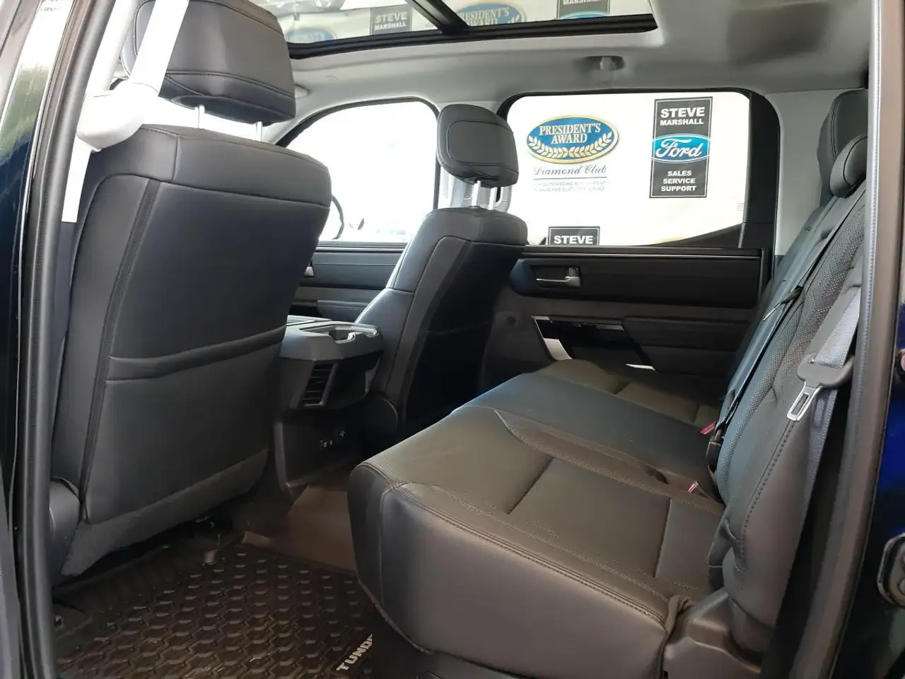 Toyota Tundra снимка Toyota Tundra