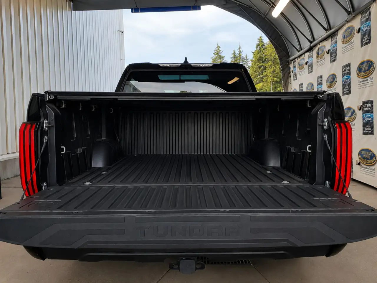Toyota Tundra снимка Toyota Tundra