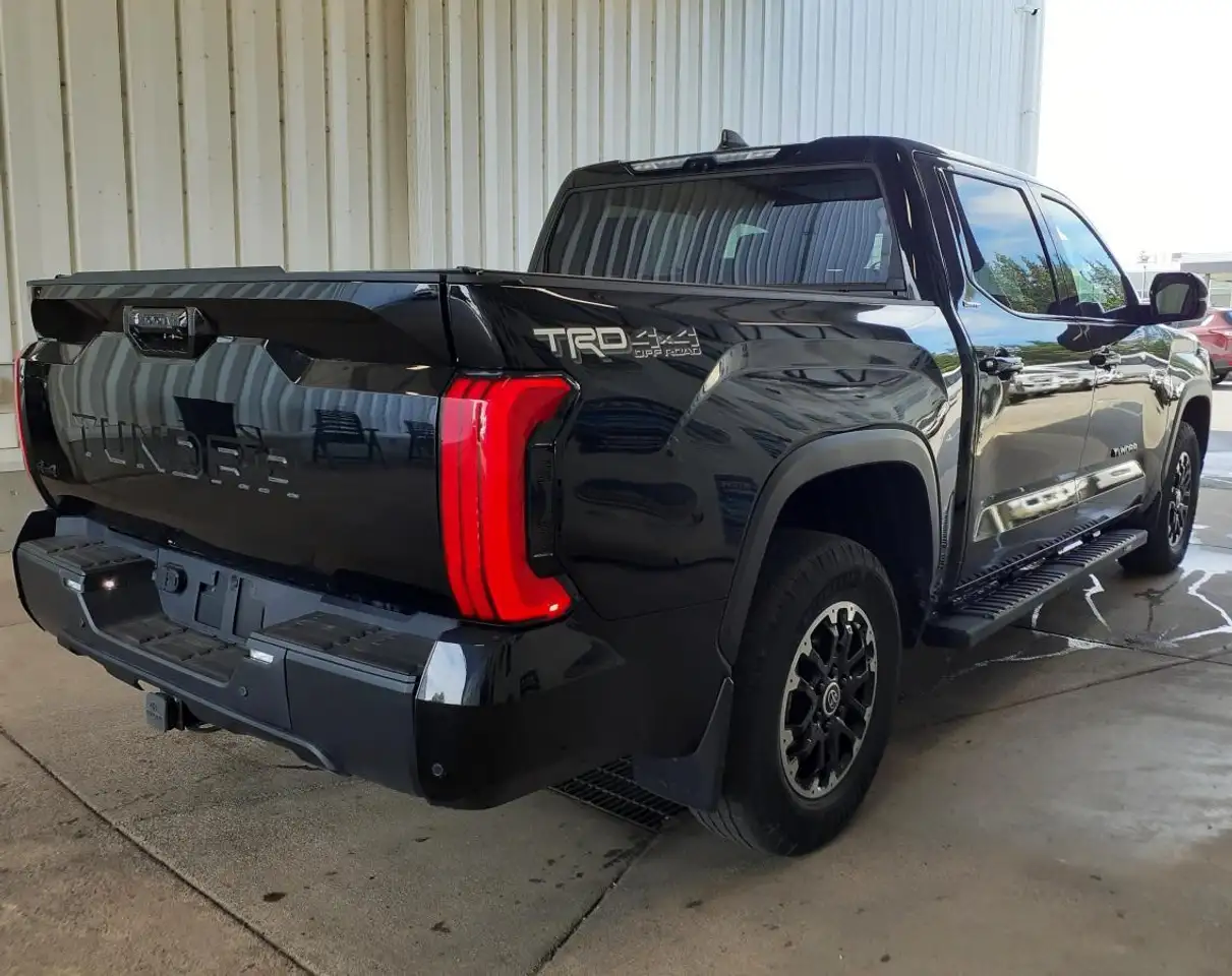 Toyota Tundra снимка Toyota Tundra