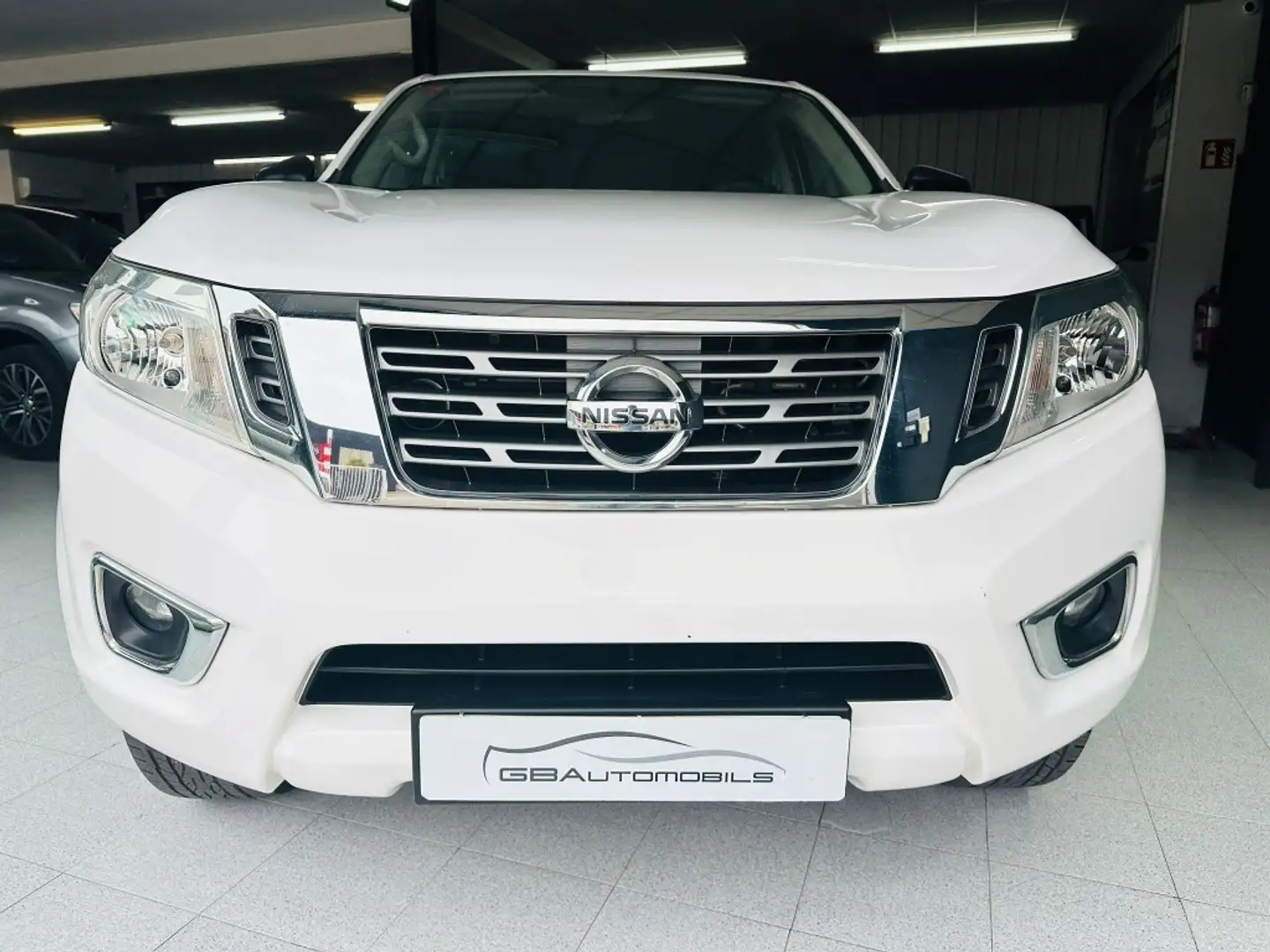 Nissan Navara 2.3dCi Doble Cabina Acenta Wit - 2