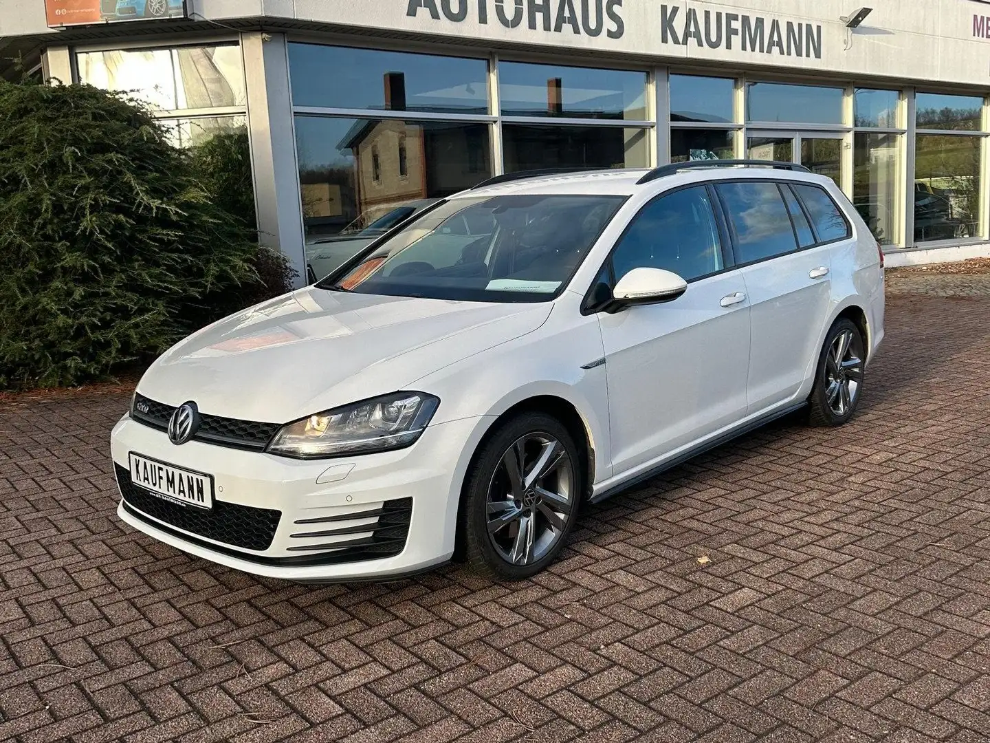 Volkswagen Golf Variant GTD BMT Weiß - 1
