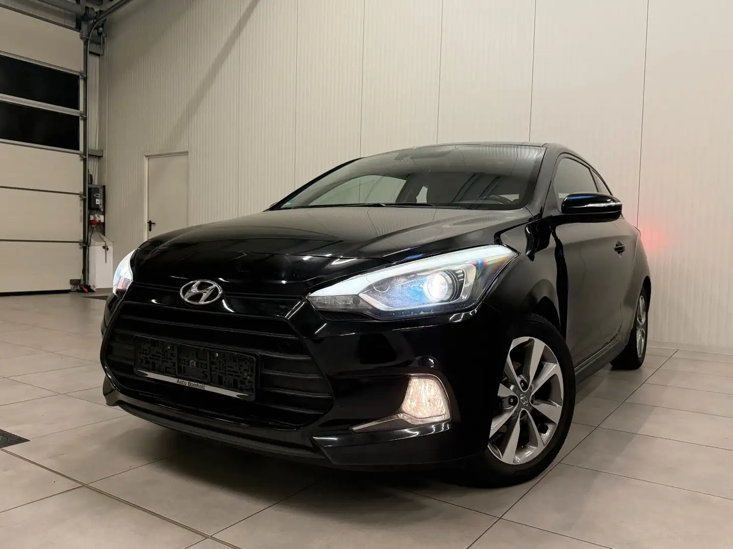 Hyundai i20 1.4 Coupe Trend / SHZ / LHZG  UNFALL Schwarz - 1