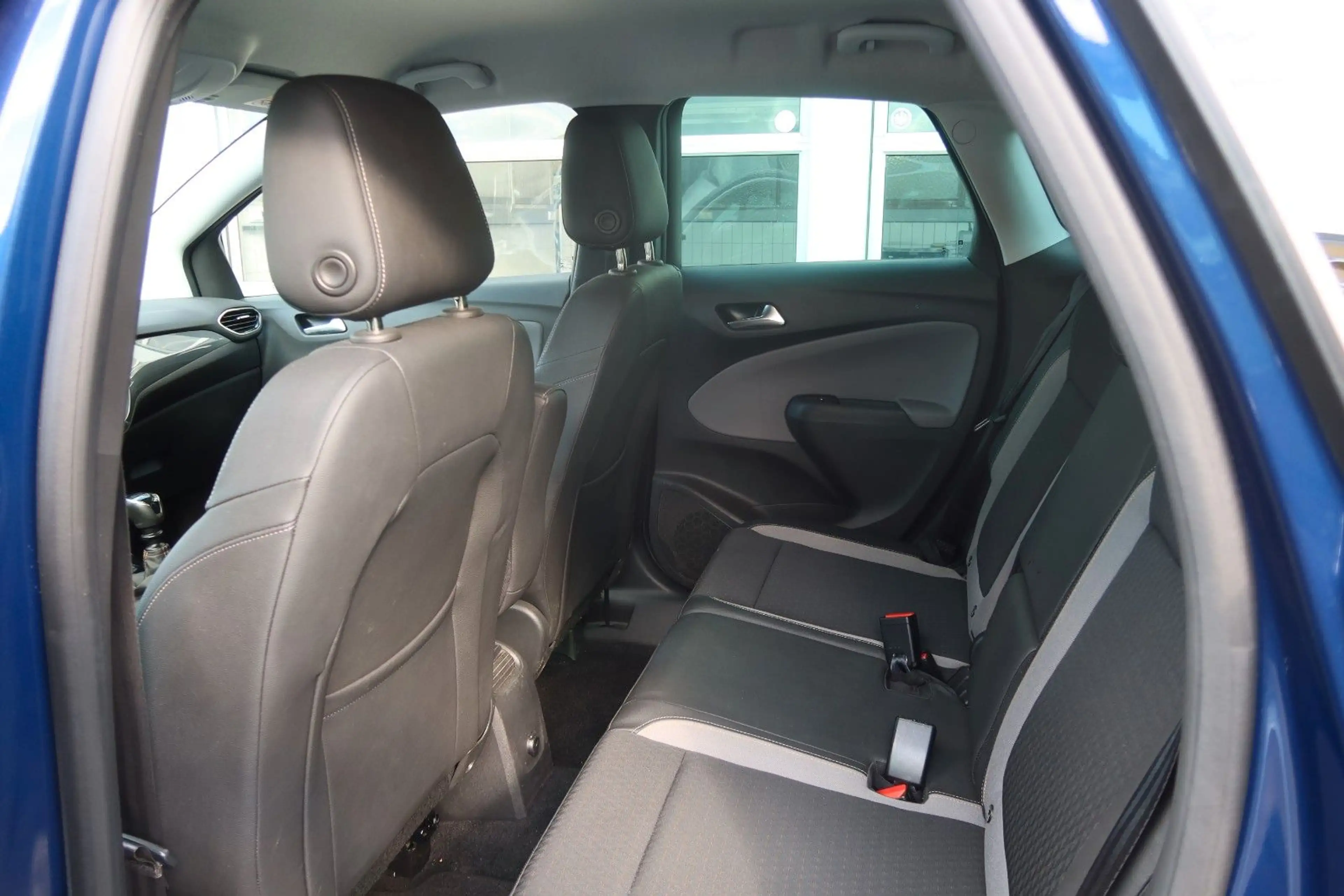Opel Crossland X — photo 12