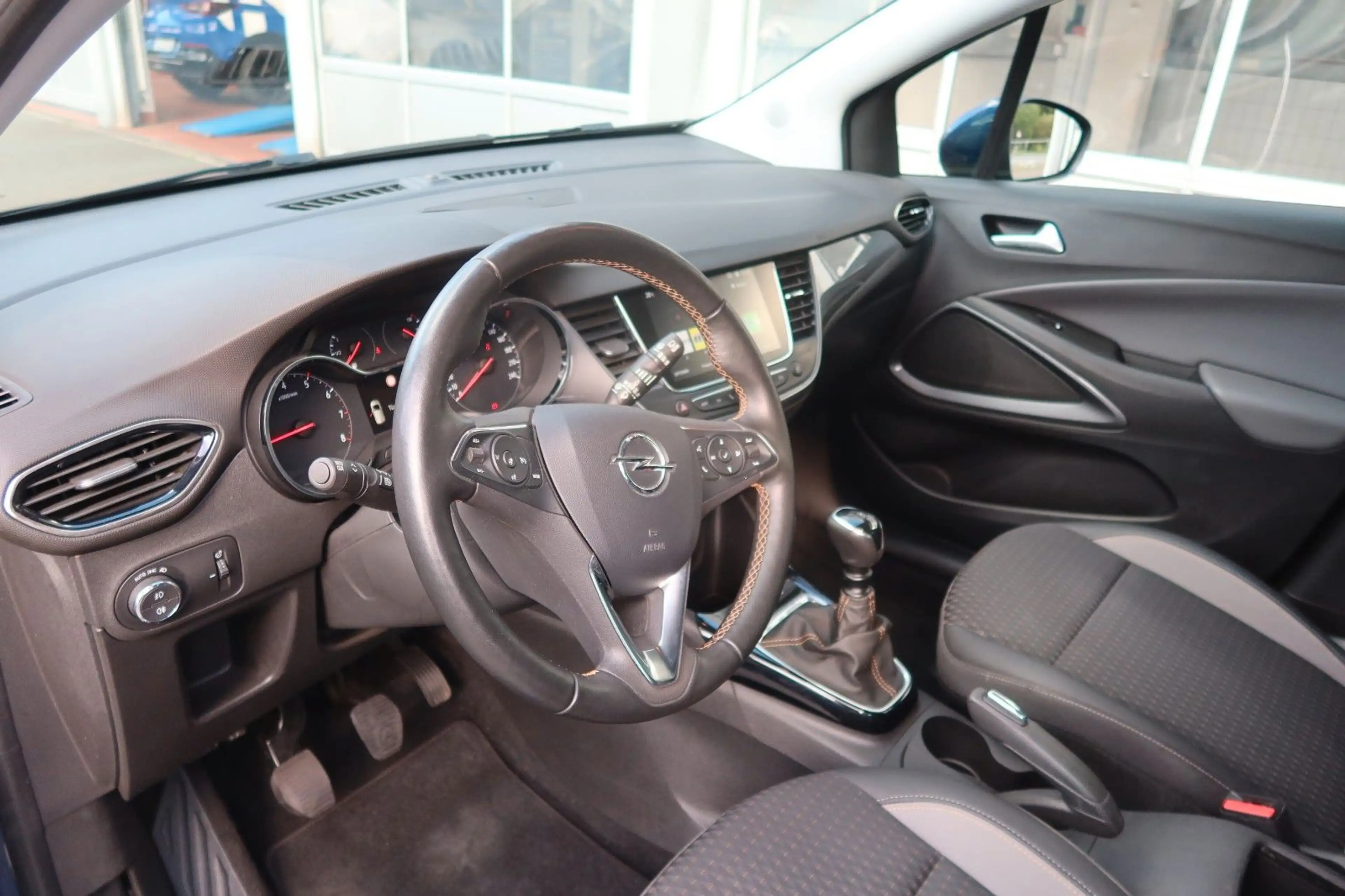 Opel Crossland X — photo 13