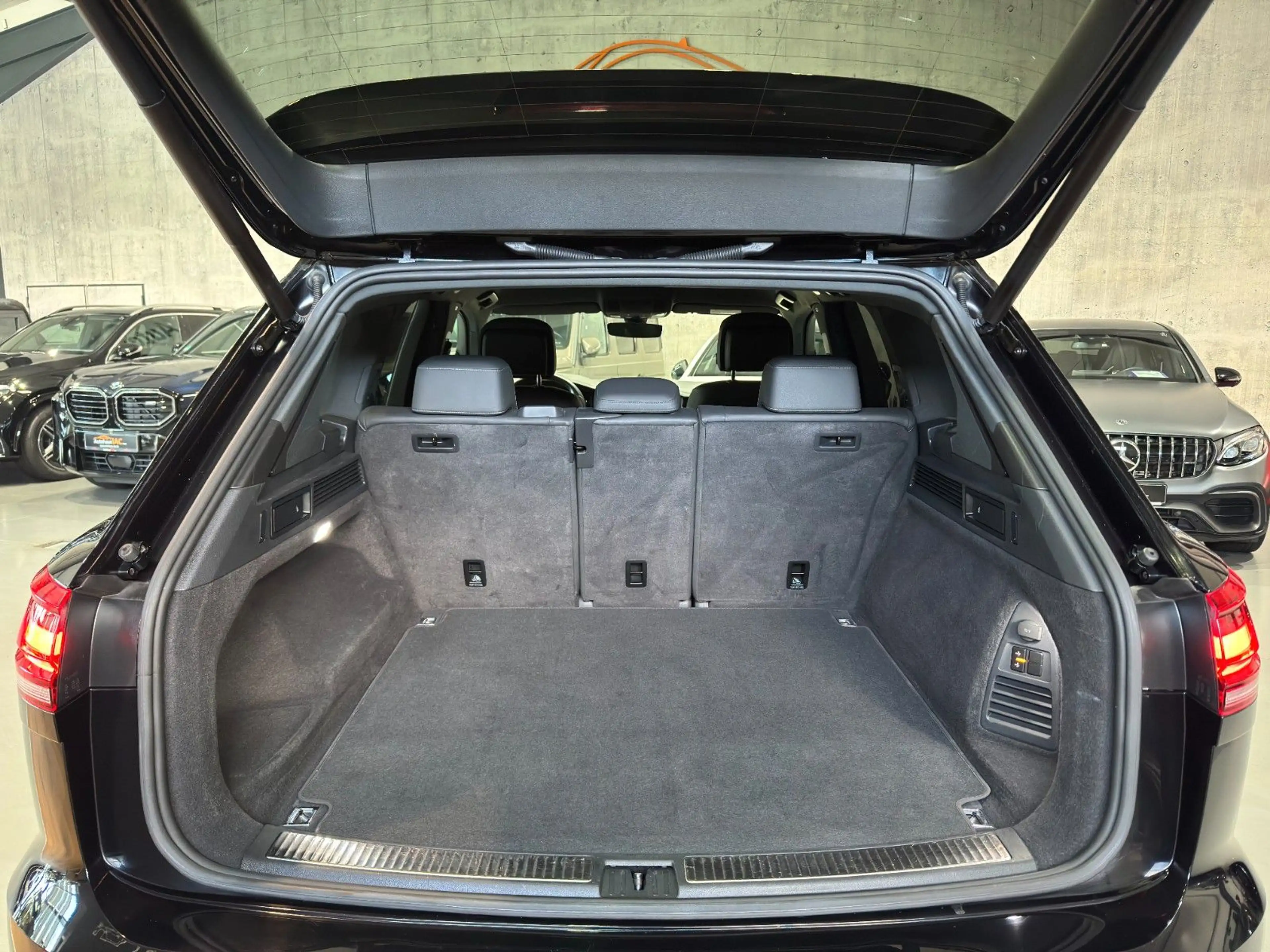 Volkswagen Touareg R-Line 4Motion/PARKASSISTEN/LED/AHK/MWST — photo 5