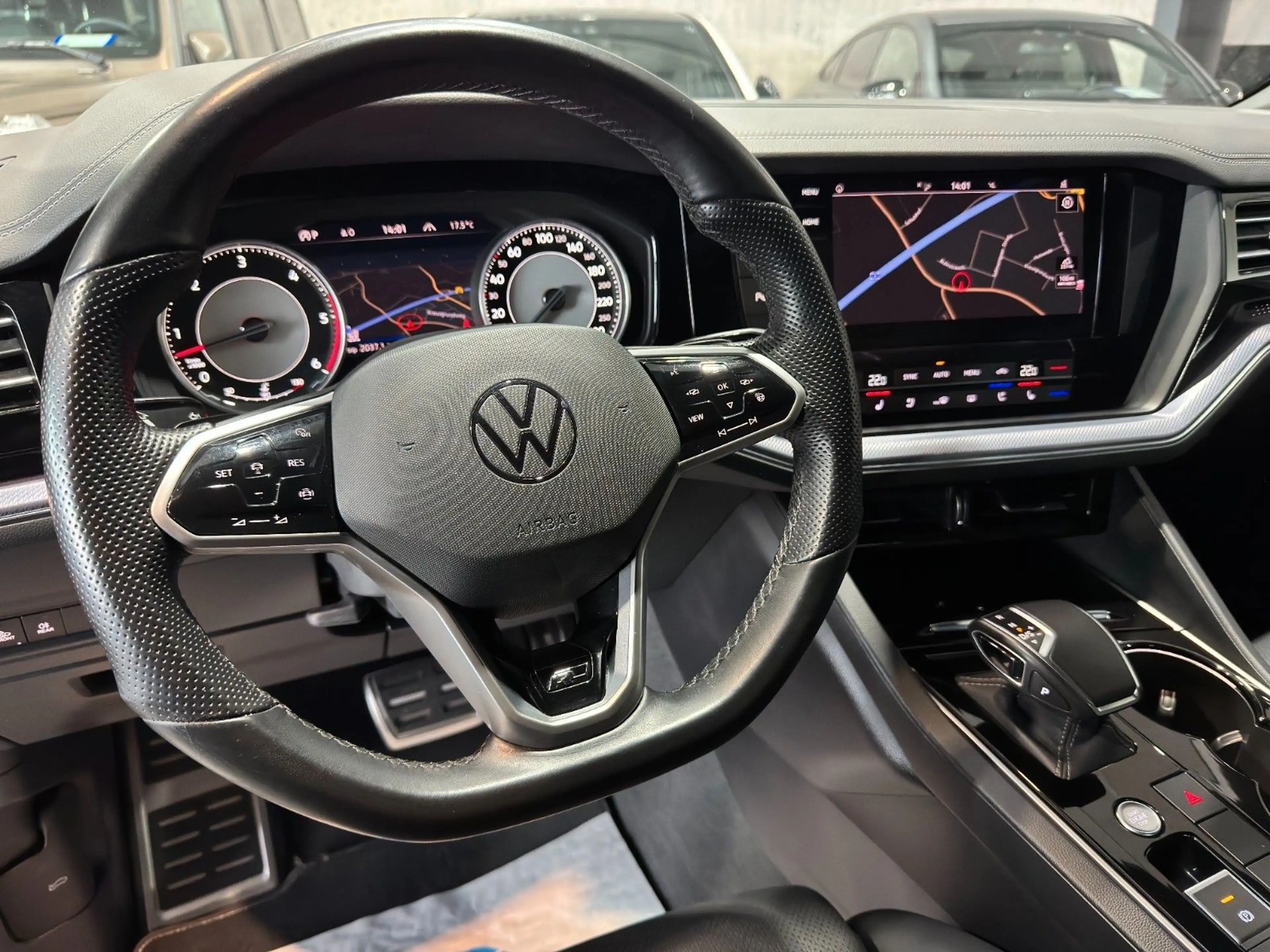 Volkswagen Touareg R-Line 4Motion/PARKASSISTEN/LED/AHK/MWST — photo 9