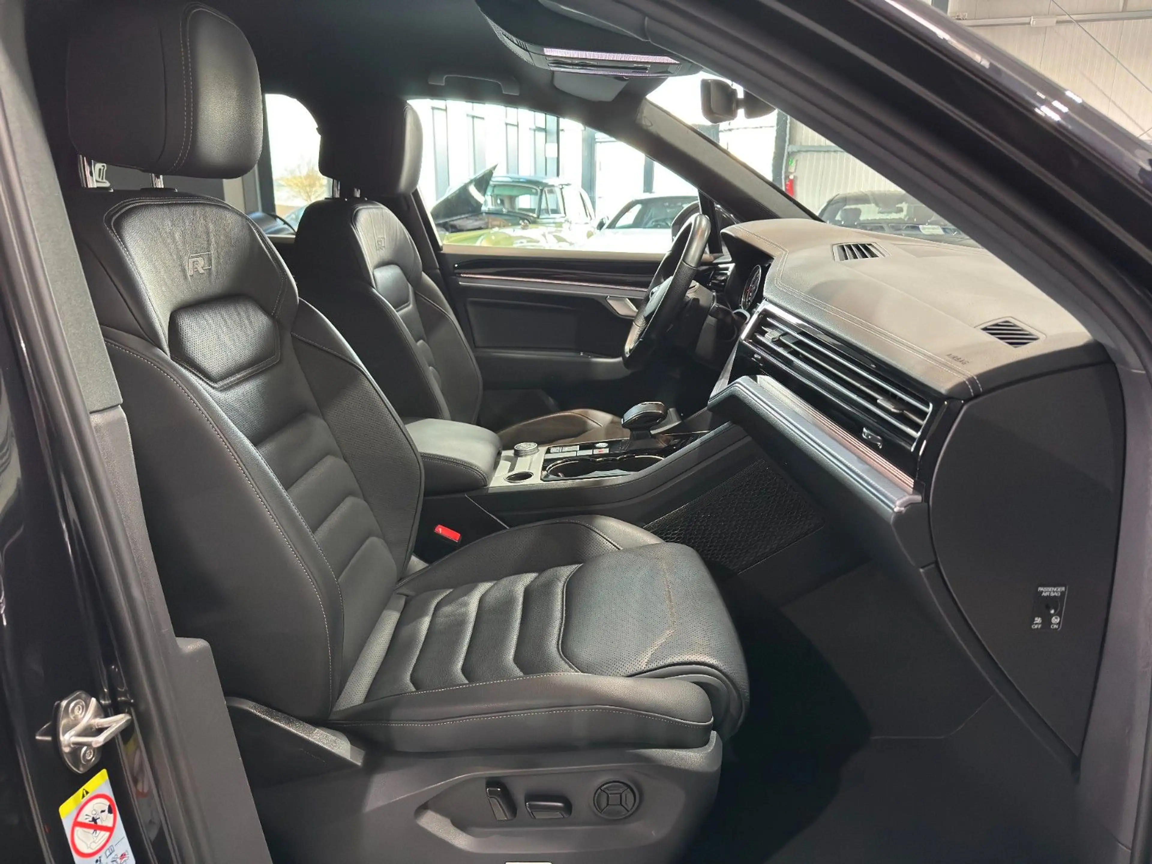 Volkswagen Touareg R-Line 4Motion/PARKASSISTEN/LED/AHK/MWST — photo 15